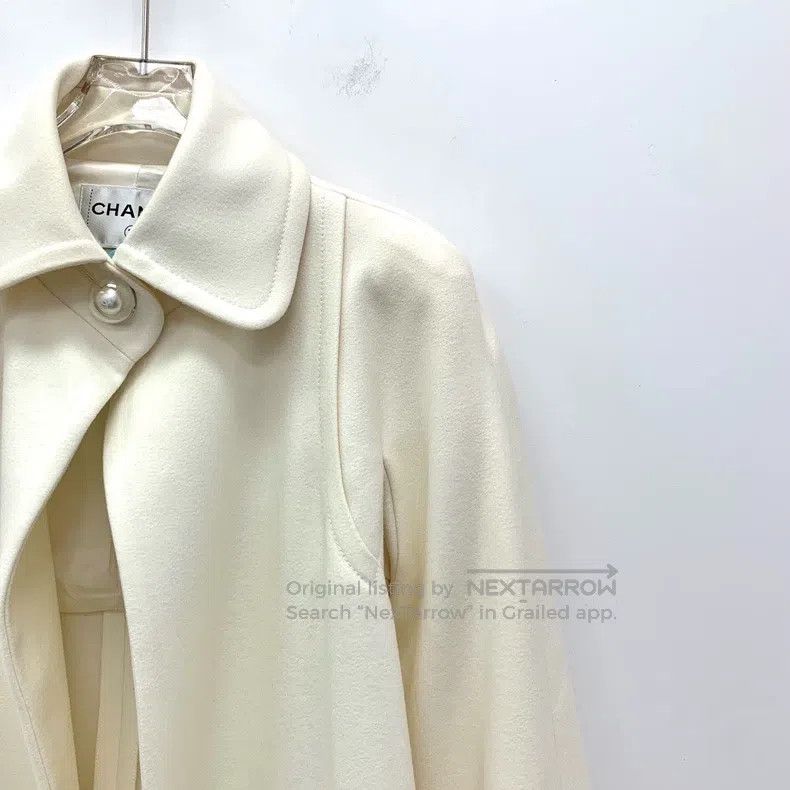 Chanel Chanel Beige acrylic crystal buckle wool lapel long-sleeve Size XXS / US 00 / IT 34 - 3 Thumbnail