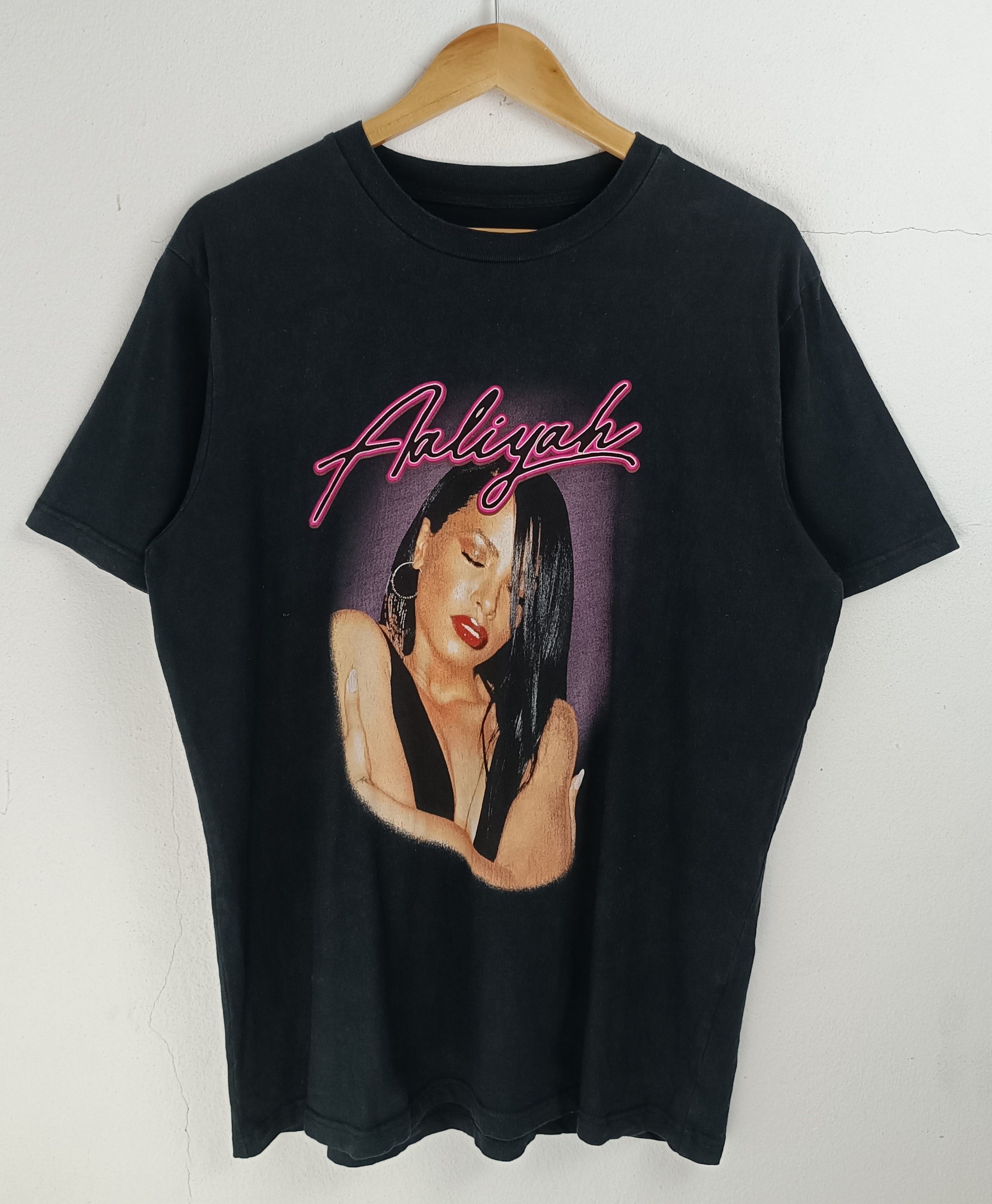 Rap Tees VINTAGE AALIYAH WORLD TOUR 1997 TOUR TEE jcole left eye dre Size US L / EU 52-54 / 3 - 3 Thumbnail