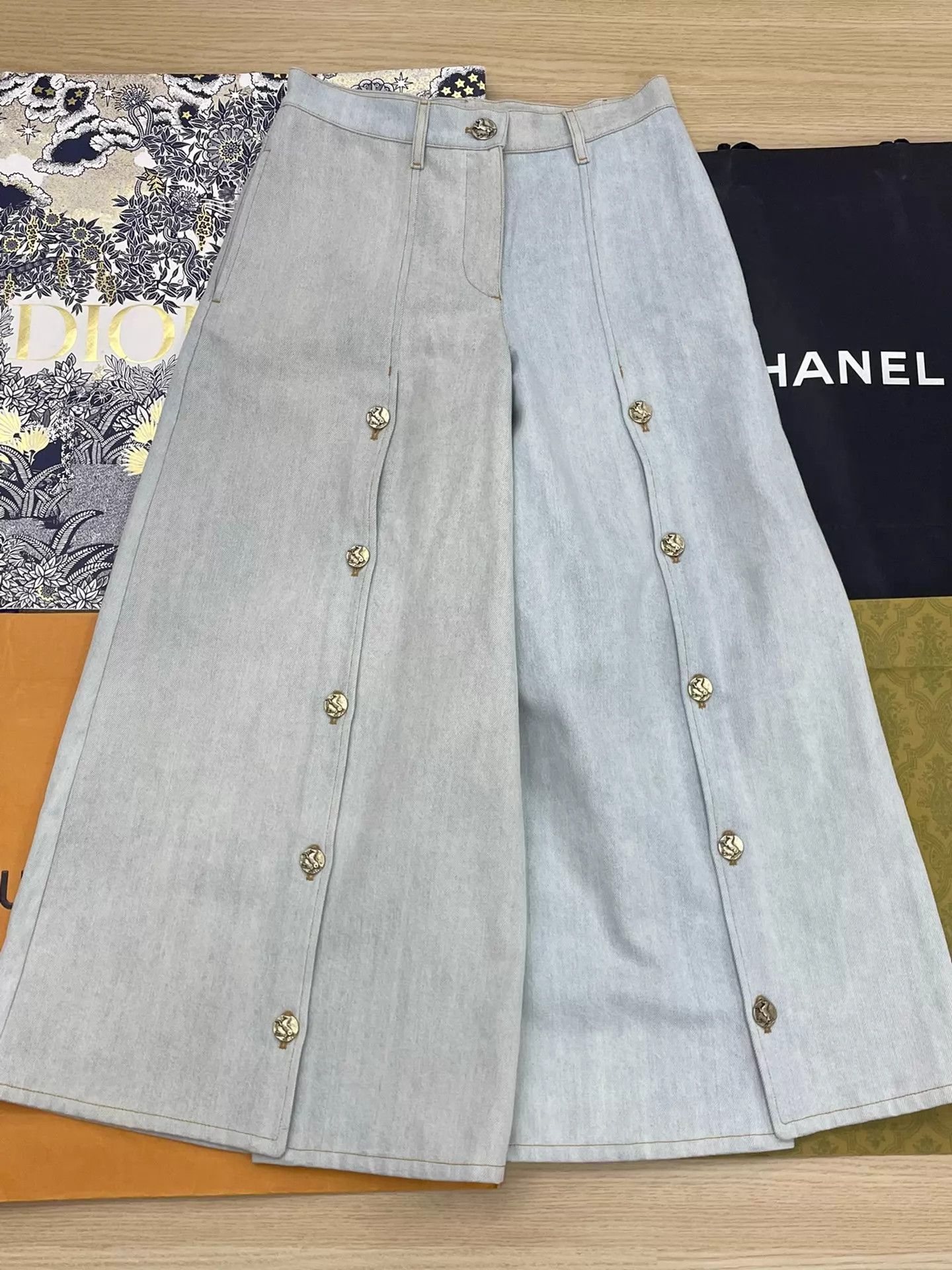Chanel Chanel Greek Denim Wide-Leg Pants Button-Front 38 Size 27" / US 4 / IT 40 - 1 Thumbnail