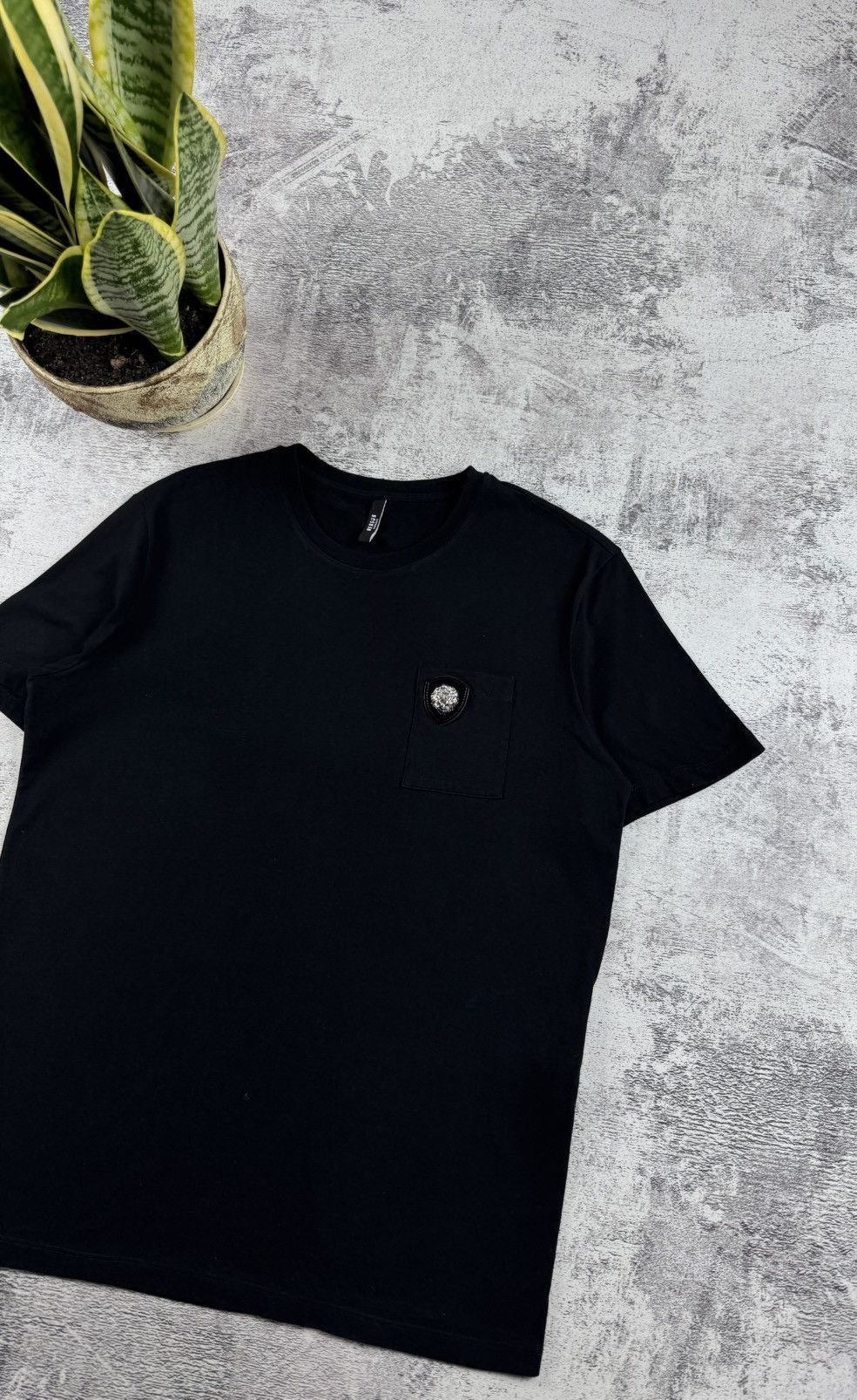 Versus Versace Versace 2016 Lion Head Pocket Basic Badge Jersey T Shirt Tee Size US M / EU 48-50 / 2 - 3 Thumbnail