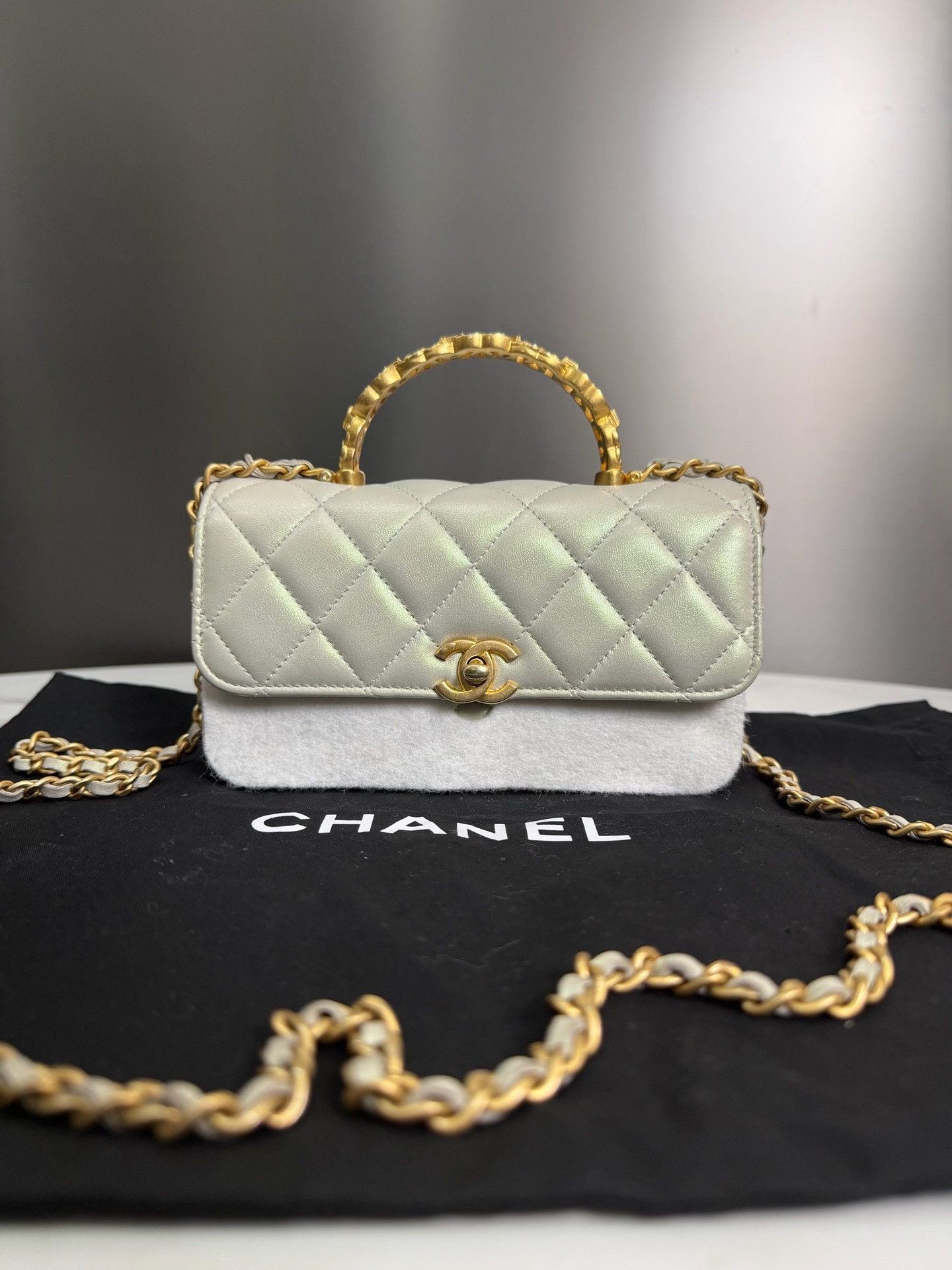 Chanel Pre-loved Bag Very good condition Size ONE SIZE - 1 Thumbnail