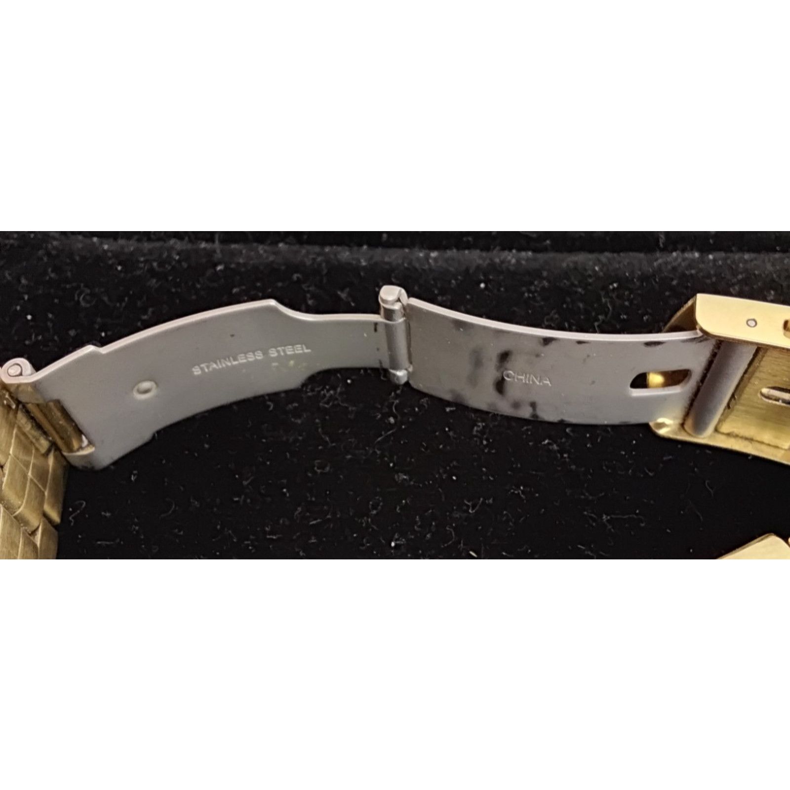 Guess Guess WaterPro Ladies Watch U85110L1 Gold Color Size ONE SIZE - 11 Thumbnail