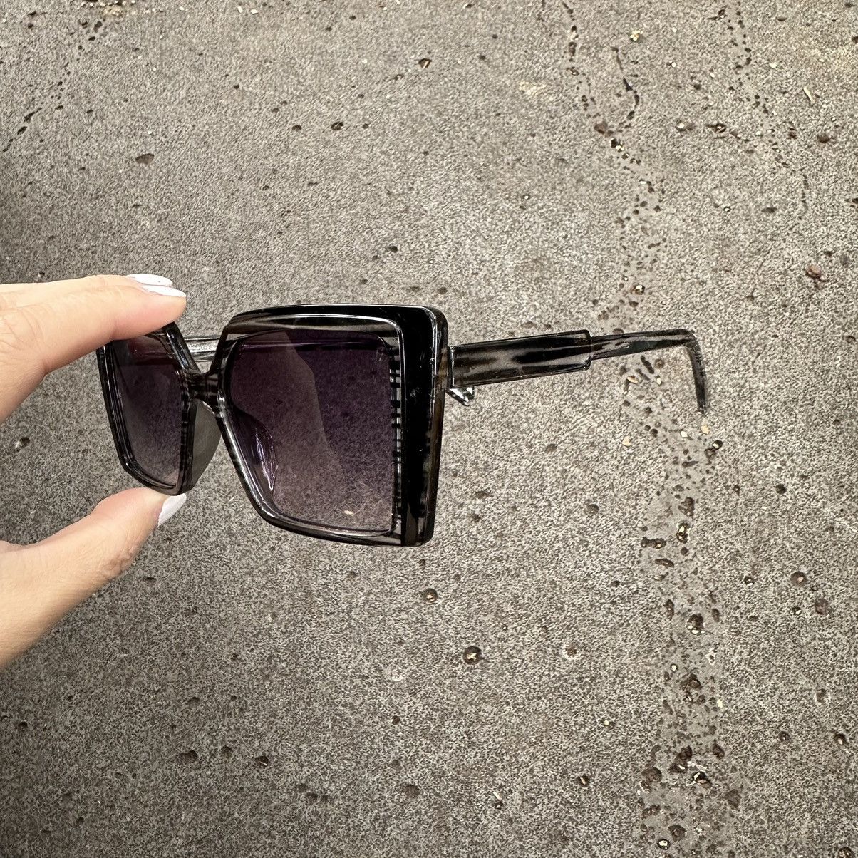 Other Y2K Unisex Sunglasses Retro Fashion Shades LE99906-01 Size ONE SIZE - 2 Thumbnail