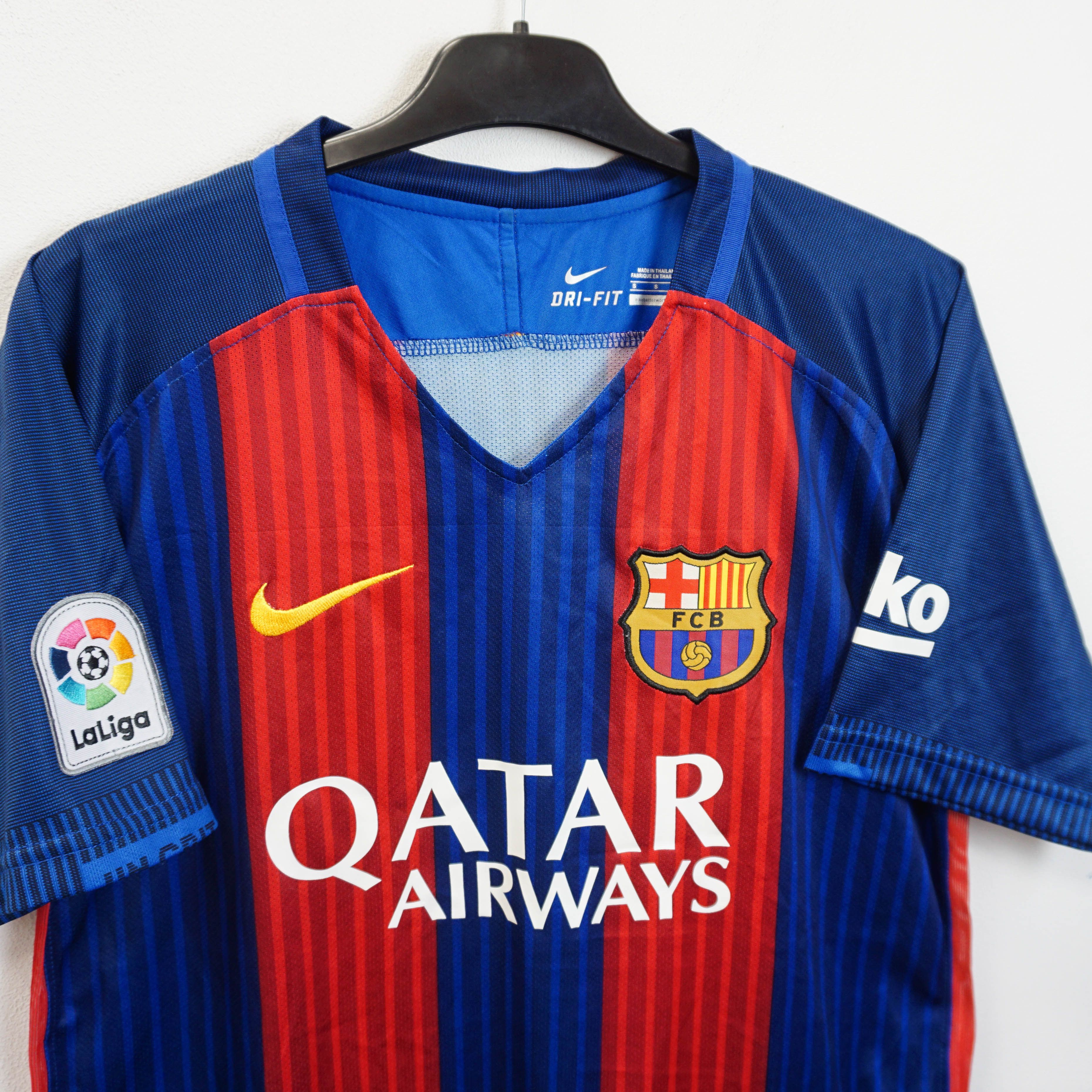 Nike Nike 2017-18 Barcelona Home Neymar Jr #11 Jersey Size US S / EU 44-46 / 1 - 2 Thumbnail