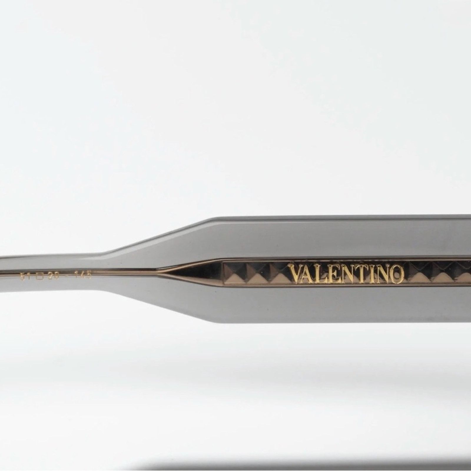 Valentino New! Valentino V TRE VLS 101C, Stylish Gray Sunglasses Size ONE SIZE - 9 Thumbnail