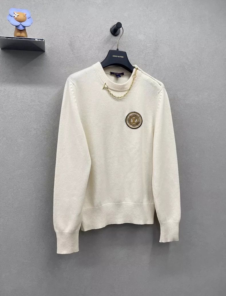 Louis Vuitton Louis Vuitton Applique pullover solid knit sweater Size US L / EU 52-54 / 3 - 3 Thumbnail