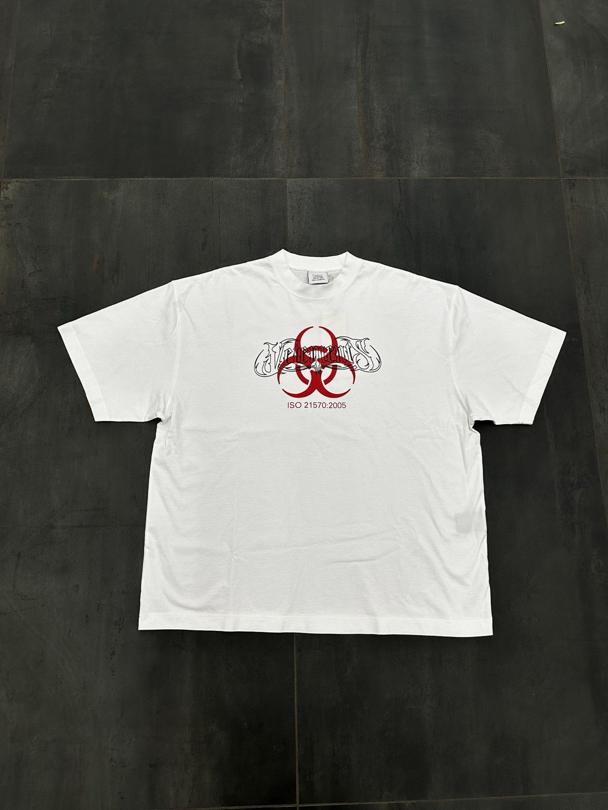 Complex × Vetements Vetements Tee (ComplexCon Exclusive) Size US XL / EU 56 / 4 - 1 Thumbnail