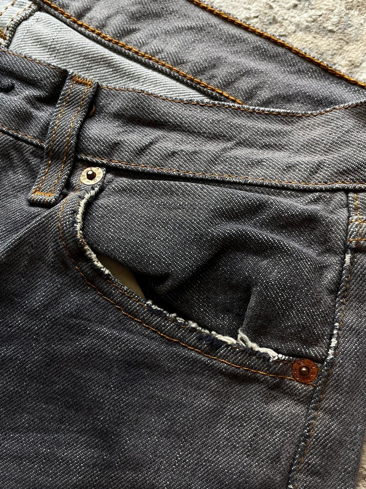 Levi's Levi’s 2004 Narural Distressed Grey Jeans Denim Rare Size US 30 / EU 46 - 15 Thumbnail
