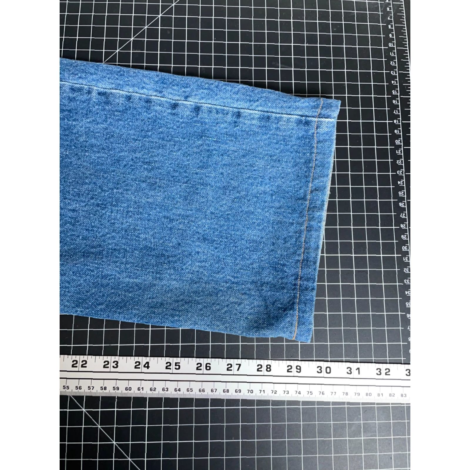 Levi's Levi's 501 Jeans Men's 32 x 29.5 Blue Denim Cotton Button Fly Straight Leg 5-Pocket Vintage Yes Regular Brand Levi's 501 Series Size 32 Country Haiti Size US 32 / EU 48 - 6 Thumbnail