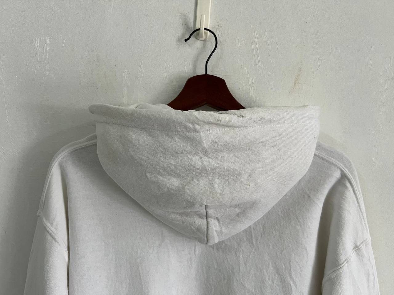 Japanese Brand Gildan White Graphic Hoodie Size US M / EU 48-50 / 2 - 10 Thumbnail