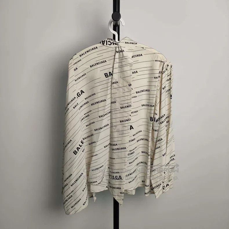 Balenciaga Balenciaga Silk Letter Shirt Size XS / US 0-2 / IT 36-38 - 2 Thumbnail