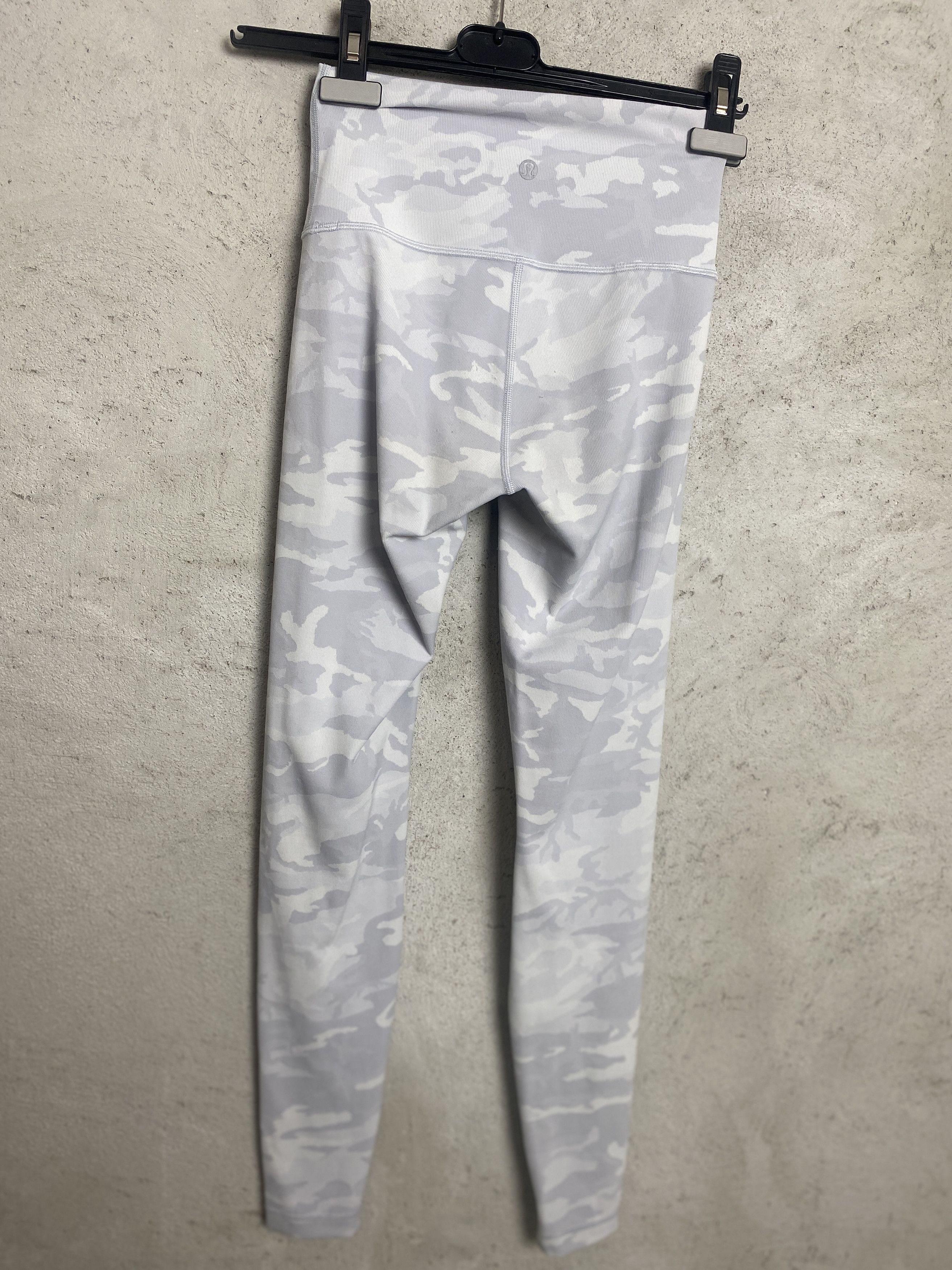 Lululemon Lululemon camo moro leggings sport yoga gym pilates Size 27" / US 4 / IT 40 - 1 Thumbnail