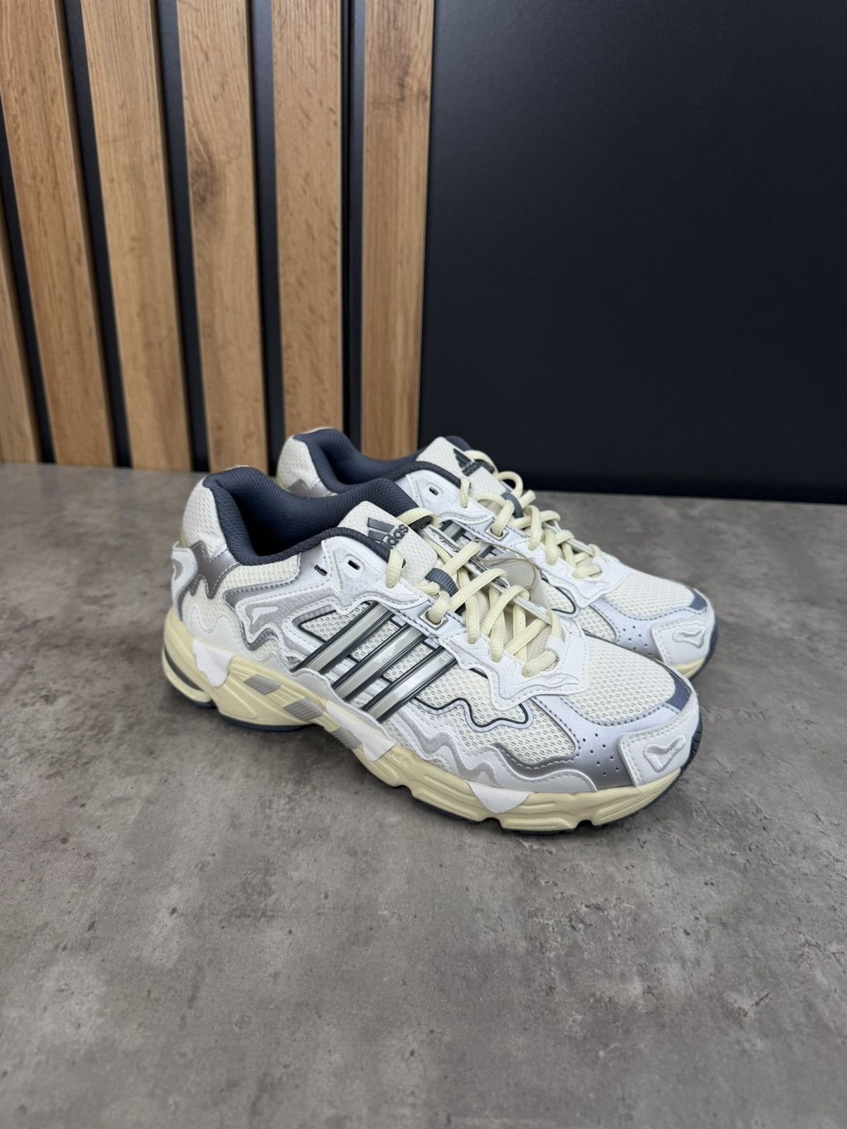 Adidas Bad Bunny x Adidas Responce CL White Size US 7 Size US 7 / EU 40 - 1 Thumbnail