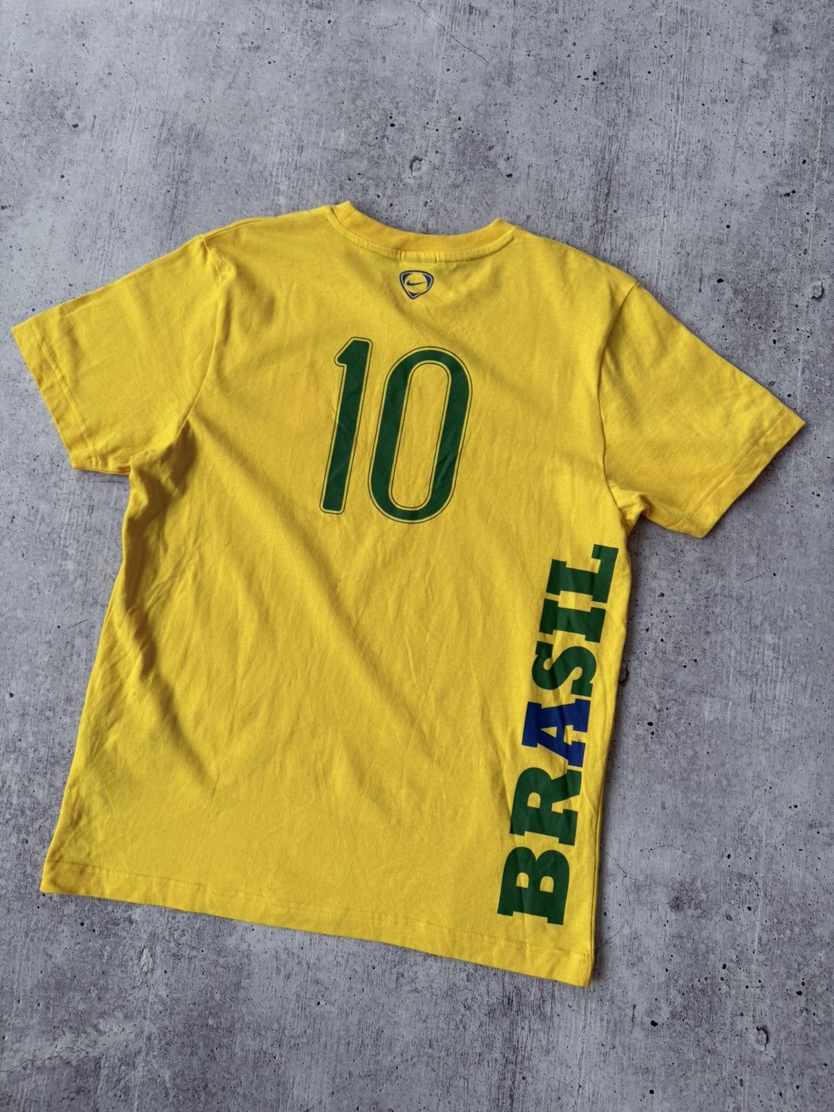 Nike 🩸RARE🩸Nike Vintage Y2K Brazil Ronaldinho #10 T Shirt Size US M / EU 48-50 / 2 - 8 Thumbnail