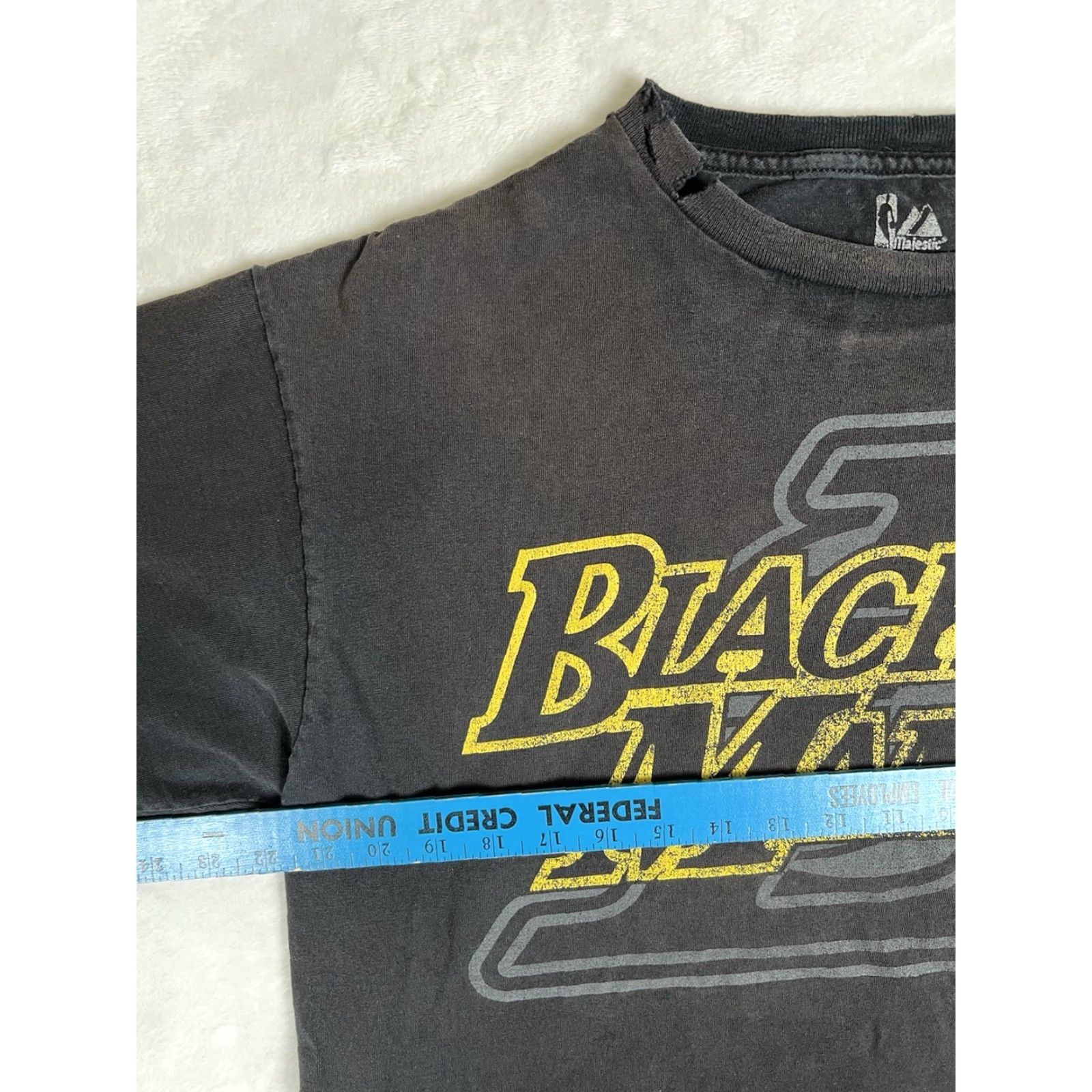 Vintage VINTAGE Kobe Bryant T-Shirt Black Mamba Faded Distressed Lakers Y2K Majestic Men T-Shirt Regular Size L Black Sports 90s California Mens Size US L / EU 52-54 / 3 - 7 Thumbnail