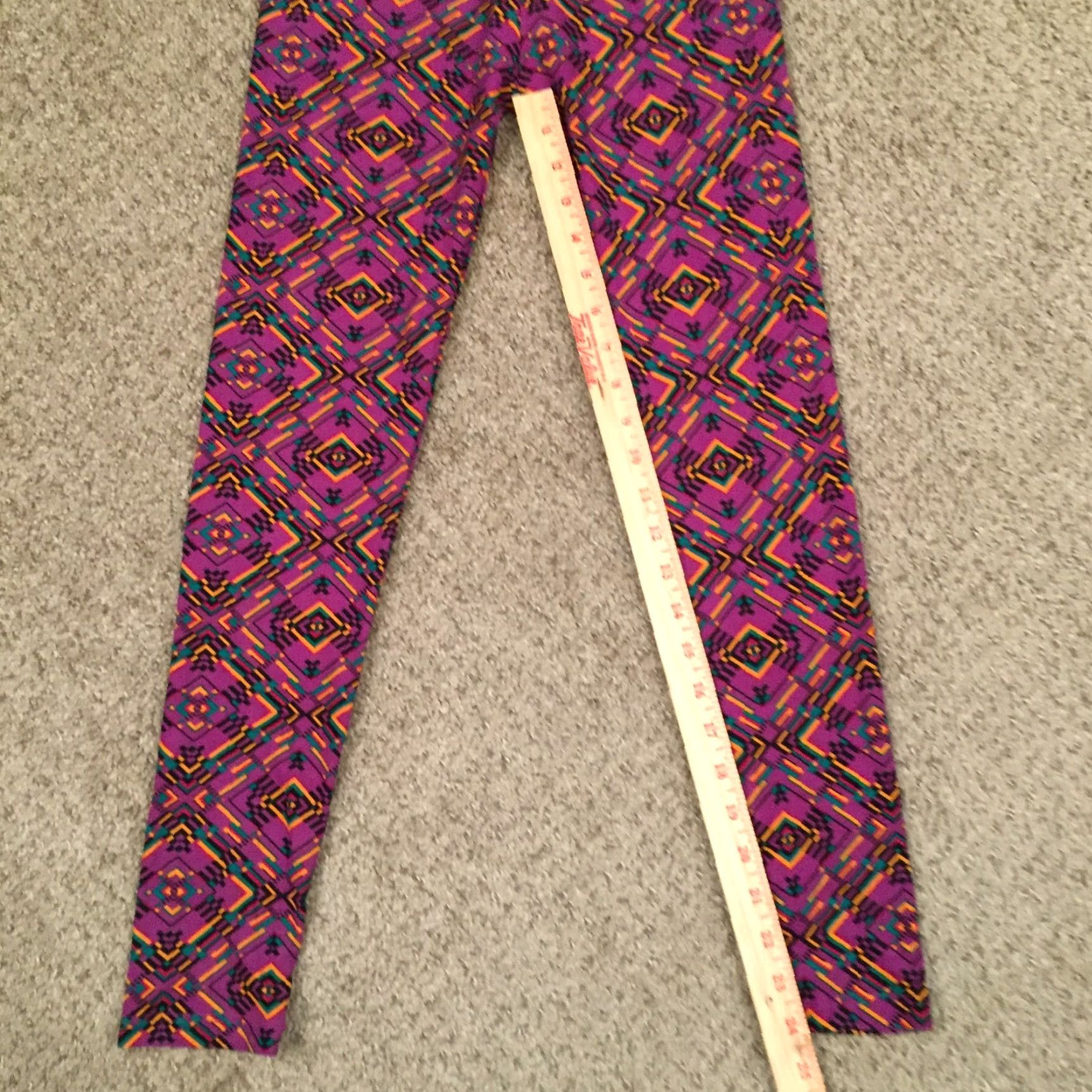 Vintage VINTAGE LuLaRoe Leggings One Size OS Purple Geometric NWOT Size 42" / US 20 - 4 Thumbnail
