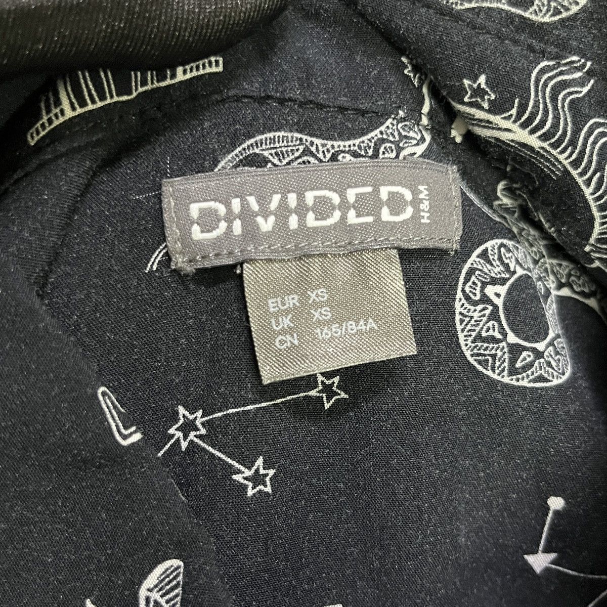 Designer × H&M H&M Goth/Arts Illustration Button Up Shirt Size US XS / EU 42 / 0 - 4 Thumbnail