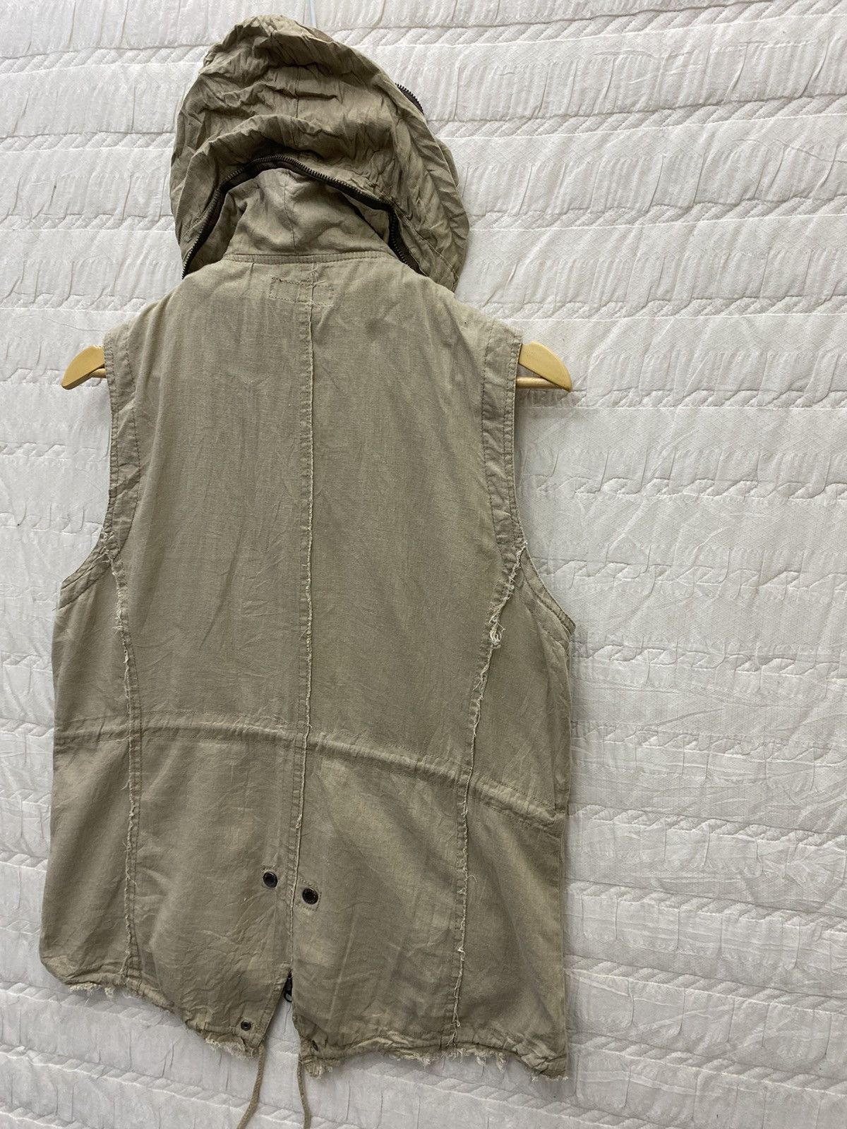 In The Attic (O) IN THE ATTIC HYPE JACKET SLEEVELESS HOODIE Size US L / EU 52-54 / 3 - 7 Thumbnail