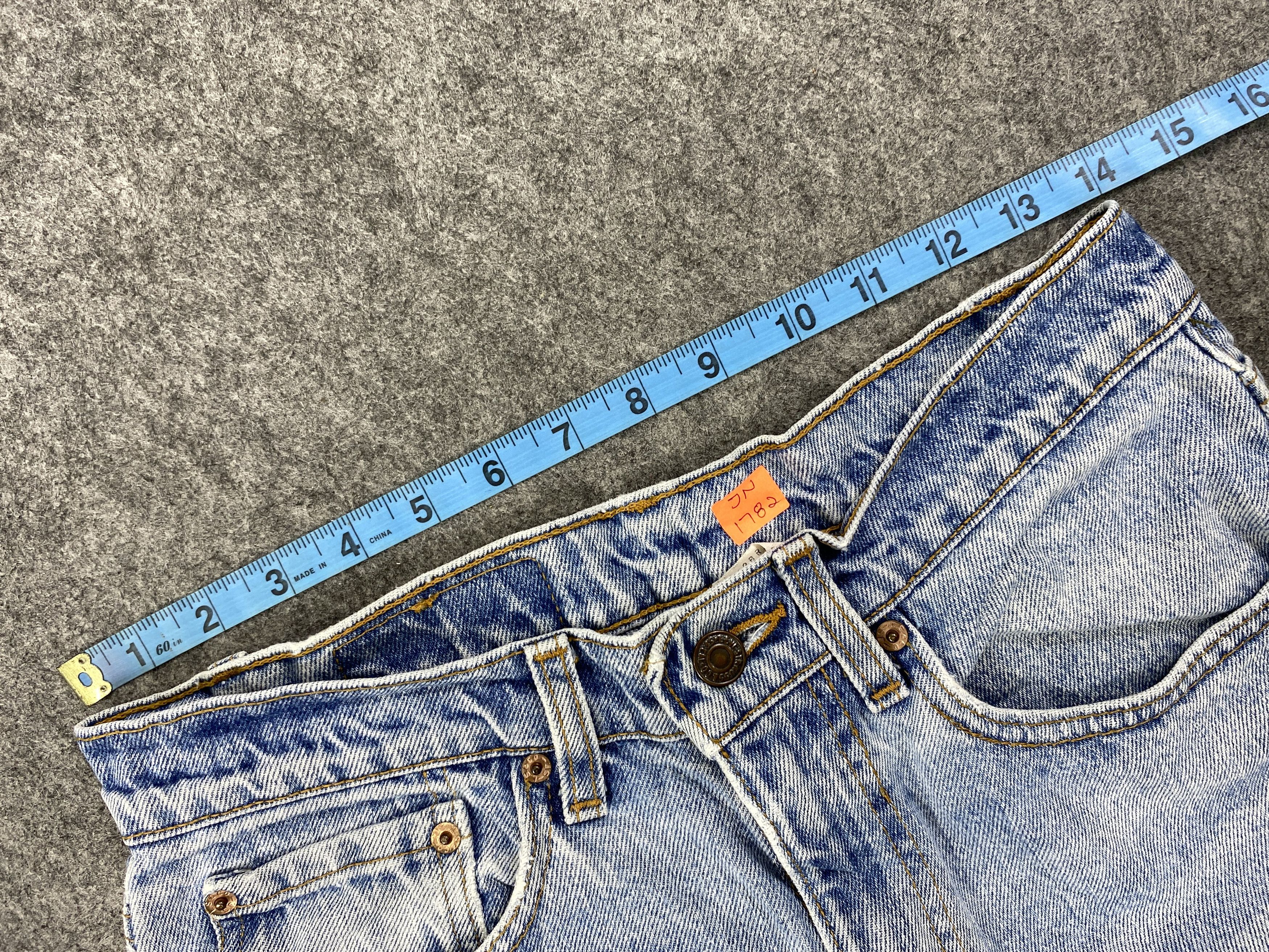 Japanese Brand 90's Light Blue Wash Vintage Levi's 550 USA 28x29.5 -JN1782 Size US 28 / EU 44 - 5 Thumbnail