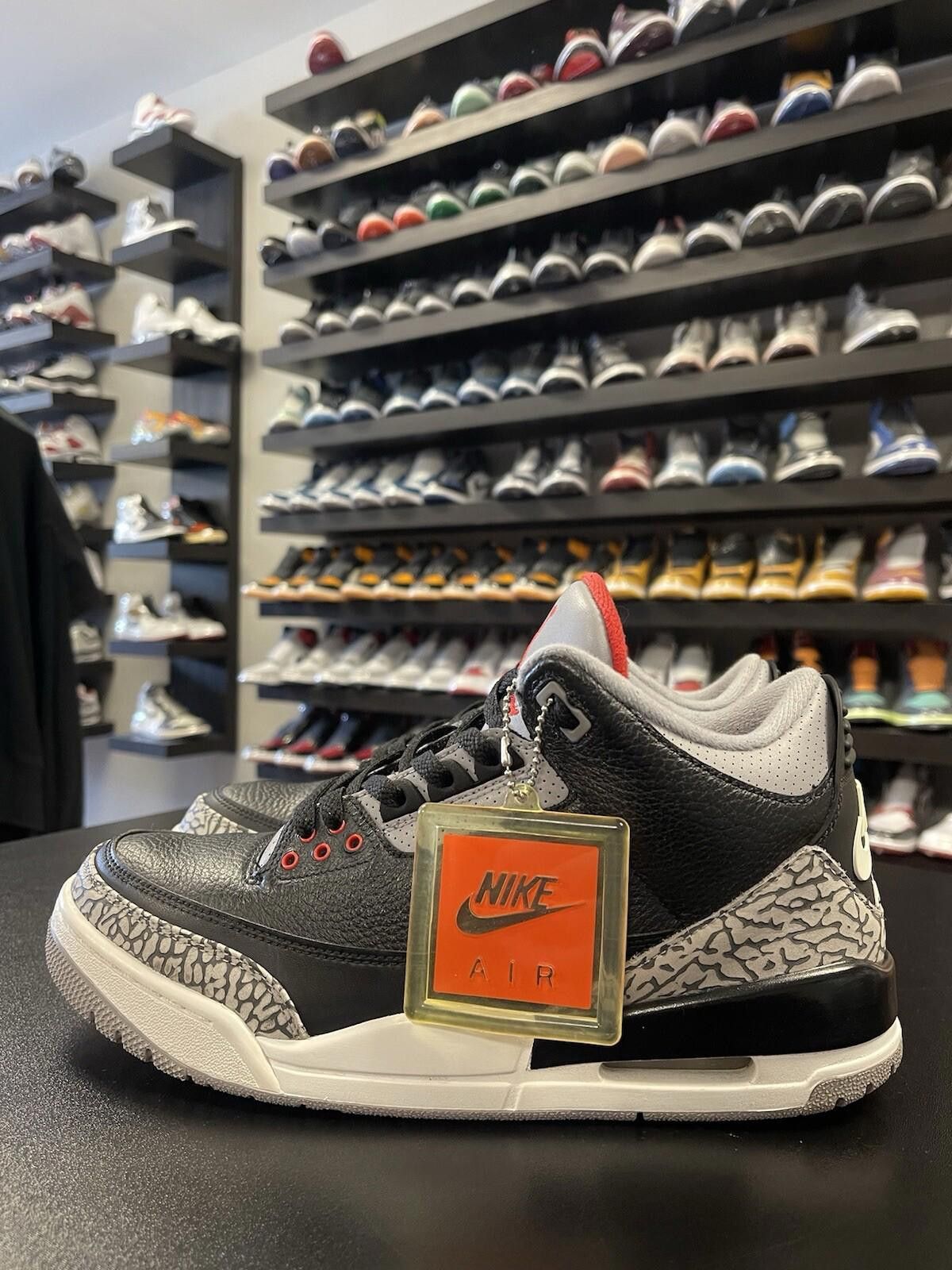Jordan Brand Size 9.5 - Jordan 3 Retro OG Mid Black Cement Very Clean! Size US 9.5 / EU 42-43 - 1 Thumbnail