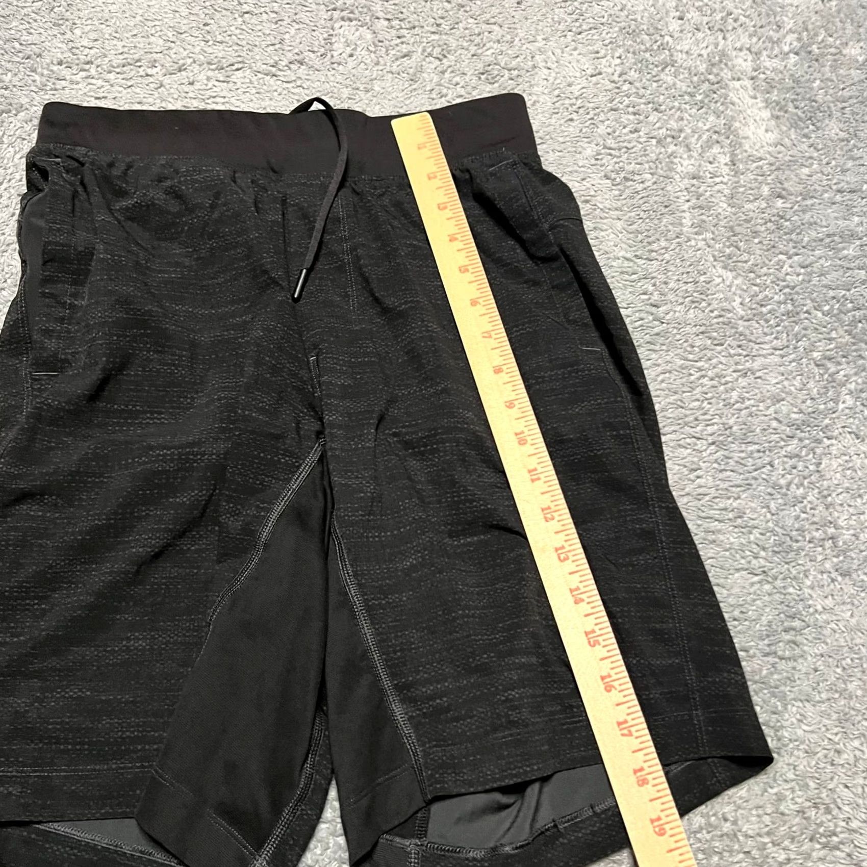 Lululemon Lululemon T.H.E. Shorts Mens Small Luxtreme Black Patterned Running M7Y24S Size US 29 - 6 Thumbnail