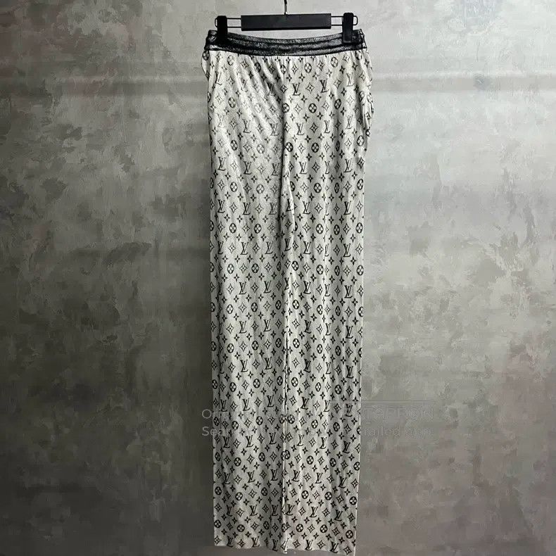 Louis Vuitton Louis Vuitton size m Variegated jacquard silk-blend straigh Size US 28 / EU 44 - 2 Thumbnail