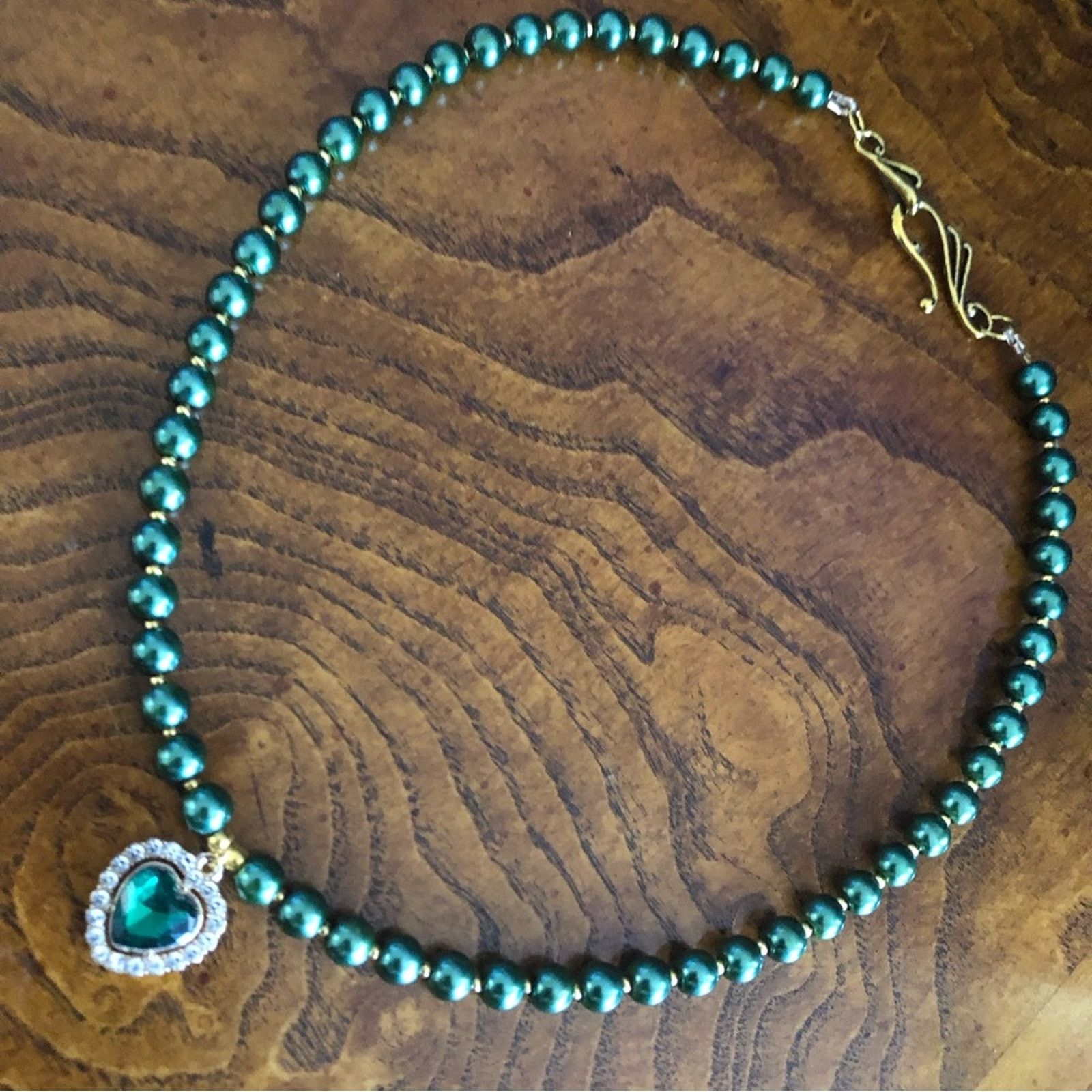 Handmade Handcrafted repurpose heart emerald stone Pearl necklace Size ONE SIZE - 9 Thumbnail