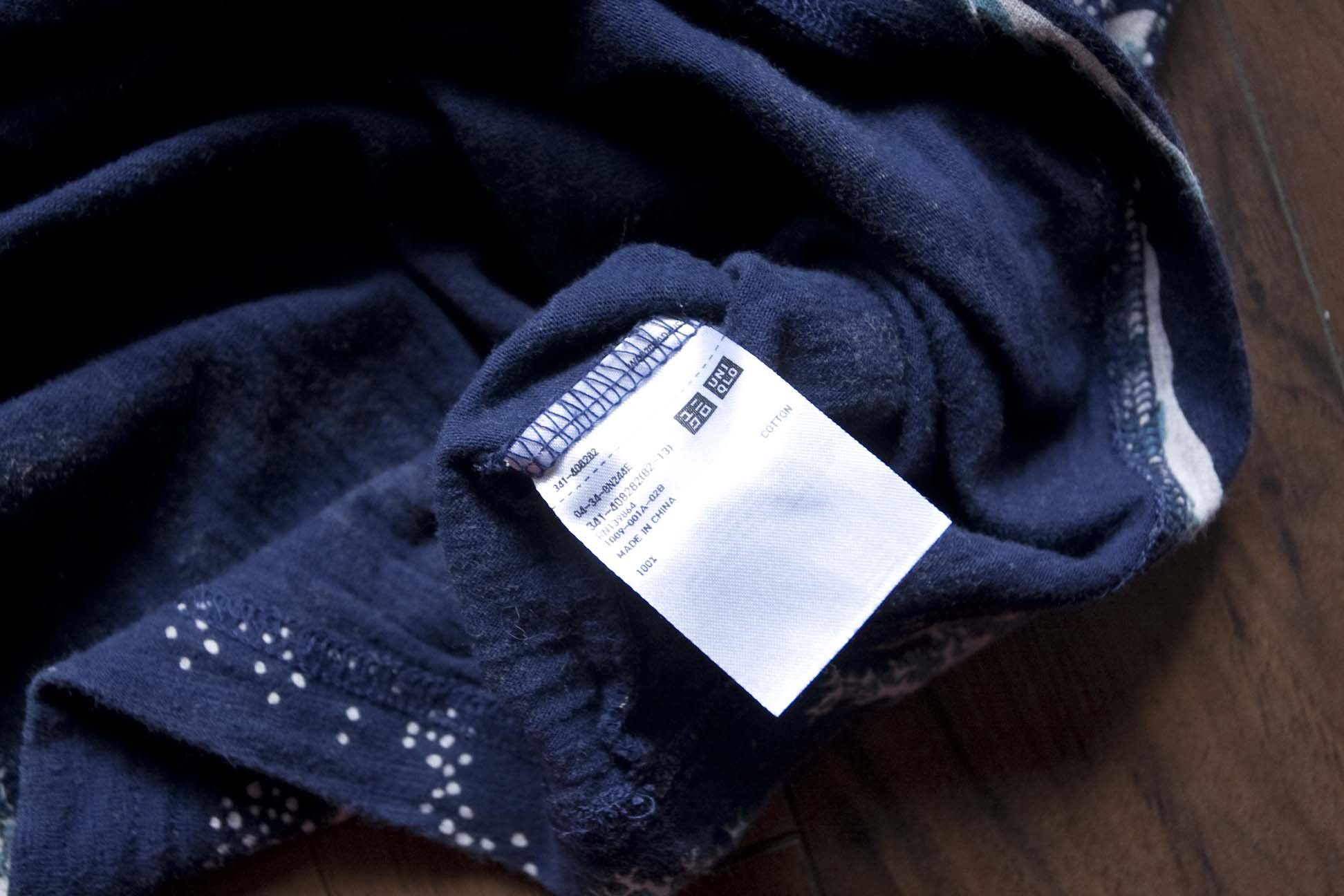 Uniqlo Uniqlo x Hokusai Blue T Shirt Size L All Over Print Waves Size US L / EU 52-54 / 3 - 3 Thumbnail
