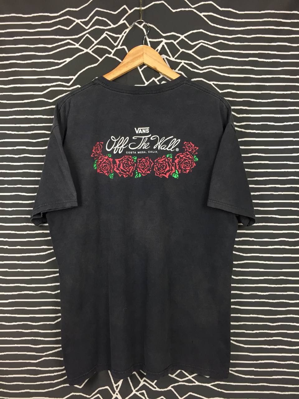 Vans Sunfaded Vans Off The Wall Roses Graphic Tee Size US L / EU 52-54 / 3 - 2 Thumbnail