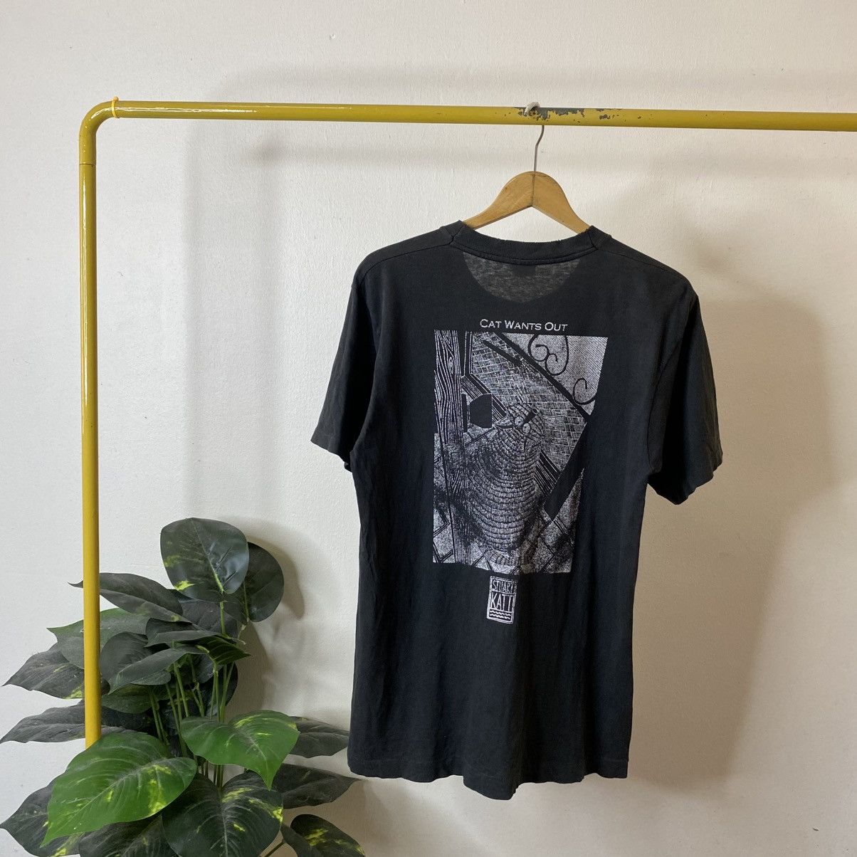 Vintage Vintage 80s Stuart Katt Cats Want In Artwork T Shirt Art Size US M / EU 48-50 / 2 - 5 Thumbnail