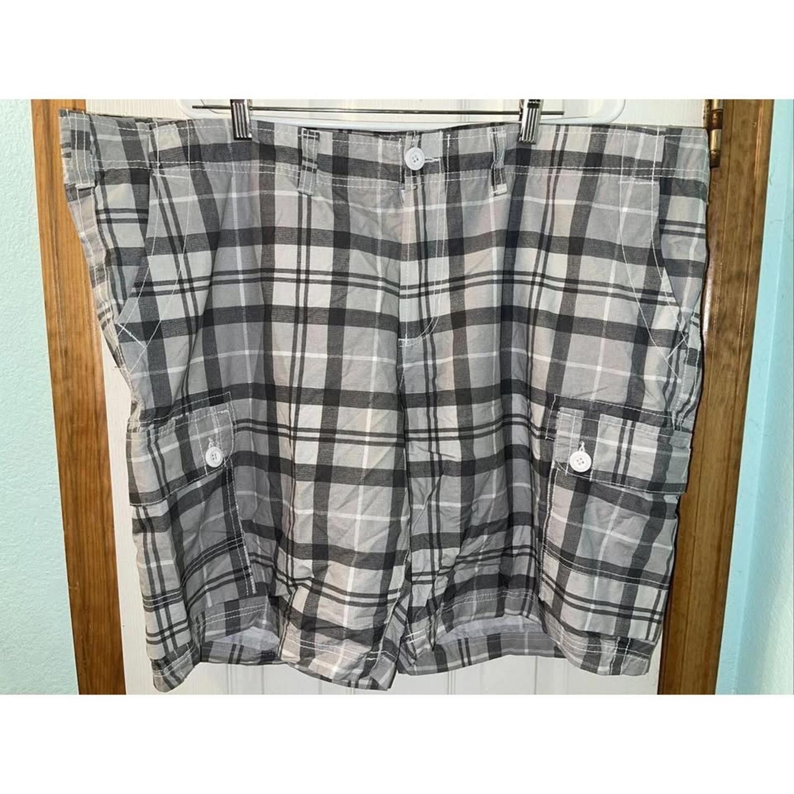 Other Men's Plaid Cargo Shorts - Gray & Black Size US 32 / EU 48 - 1 Thumbnail