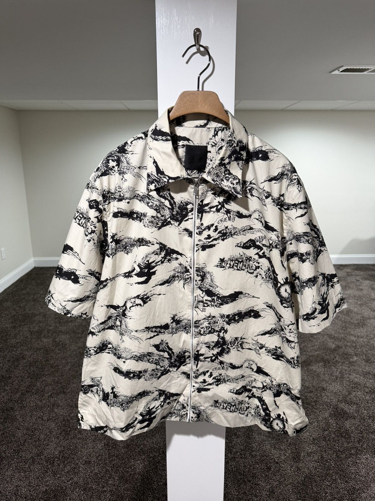 Givenchy Givenchy Matthew Williams Tiger Camo White/Black Zip Shirt Size US XL / EU 56 / 4 - 1 Thumbnail