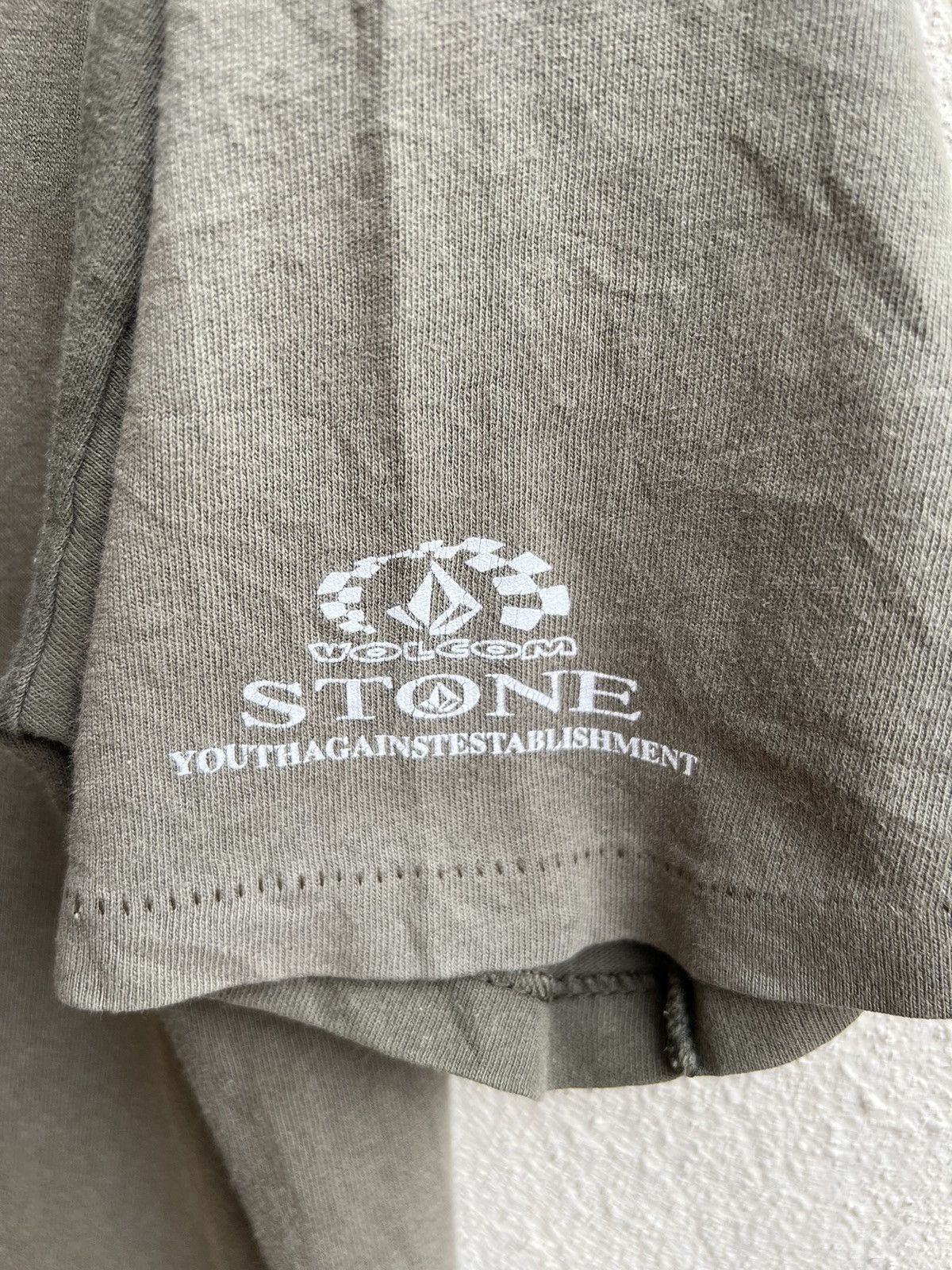 Vintage 90s Volcom Stone YouthAgainstEstablisment Sun Fade t shirt Size US L / EU 52-54 / 3 - 9 Thumbnail