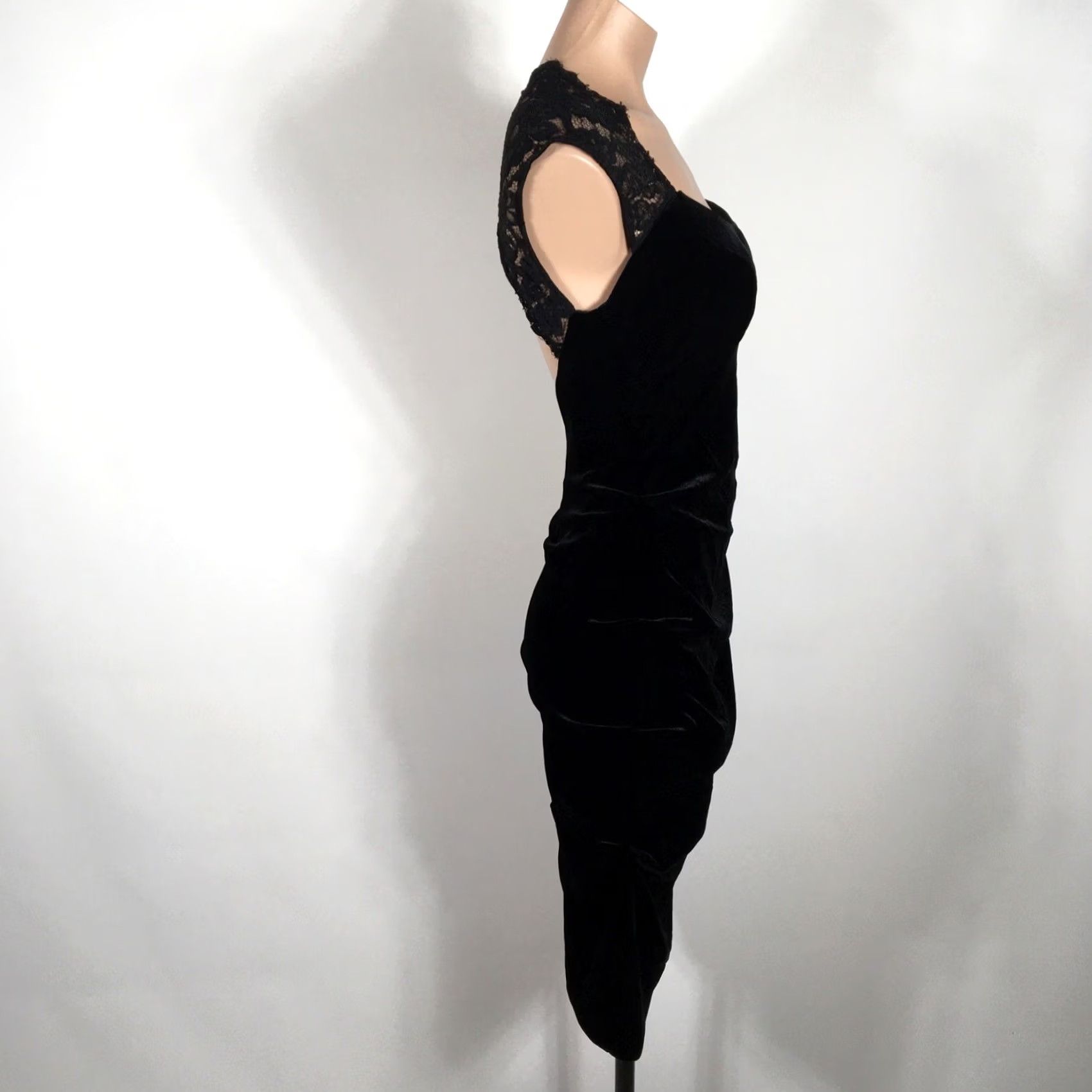 Vintage VINTAGE Cache Velvet Lace Dress Ruched Bodycon Keyhole Back Cap USA MADE 90s y2k 4 Vtg Size S / US 4 / IT 40 - 5 Thumbnail