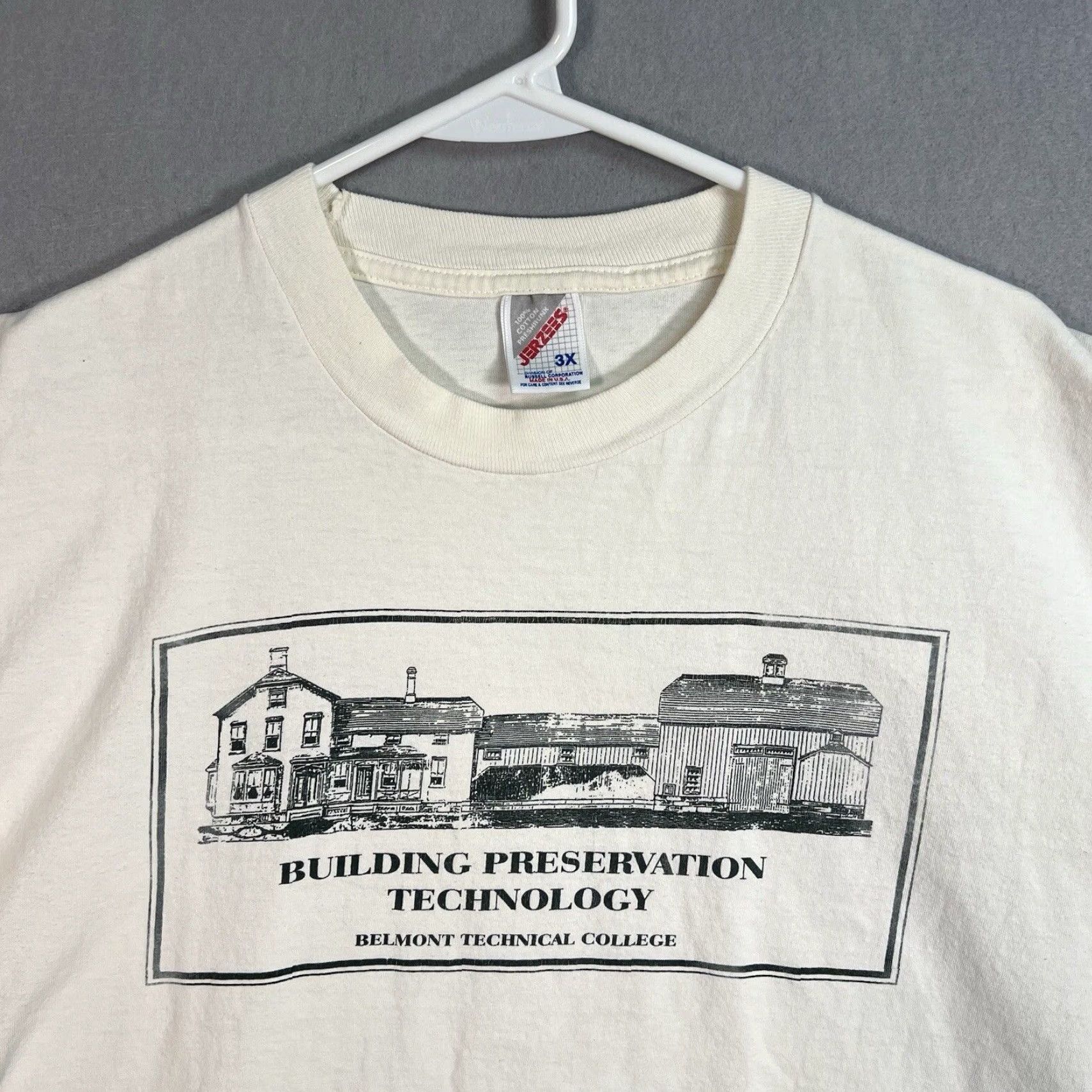 Jerzees VINTAGE 1990s Building Preservation Technology Belmont College T Shirt Men 3XL Cotton Graphic Tee White Size US XXL / EU 58 / 5 - 5 Thumbnail