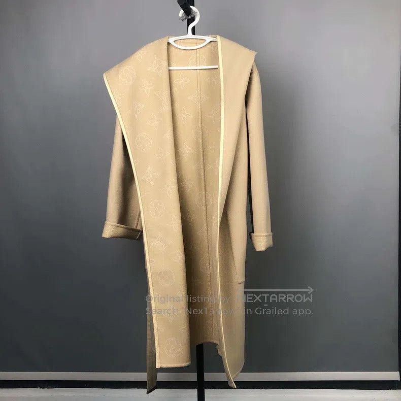 Louis Vuitton Louis Vuitton Sheep wool double face hooded coat Size XS / US 0-2 / IT 36-38 - 1 Thumbnail