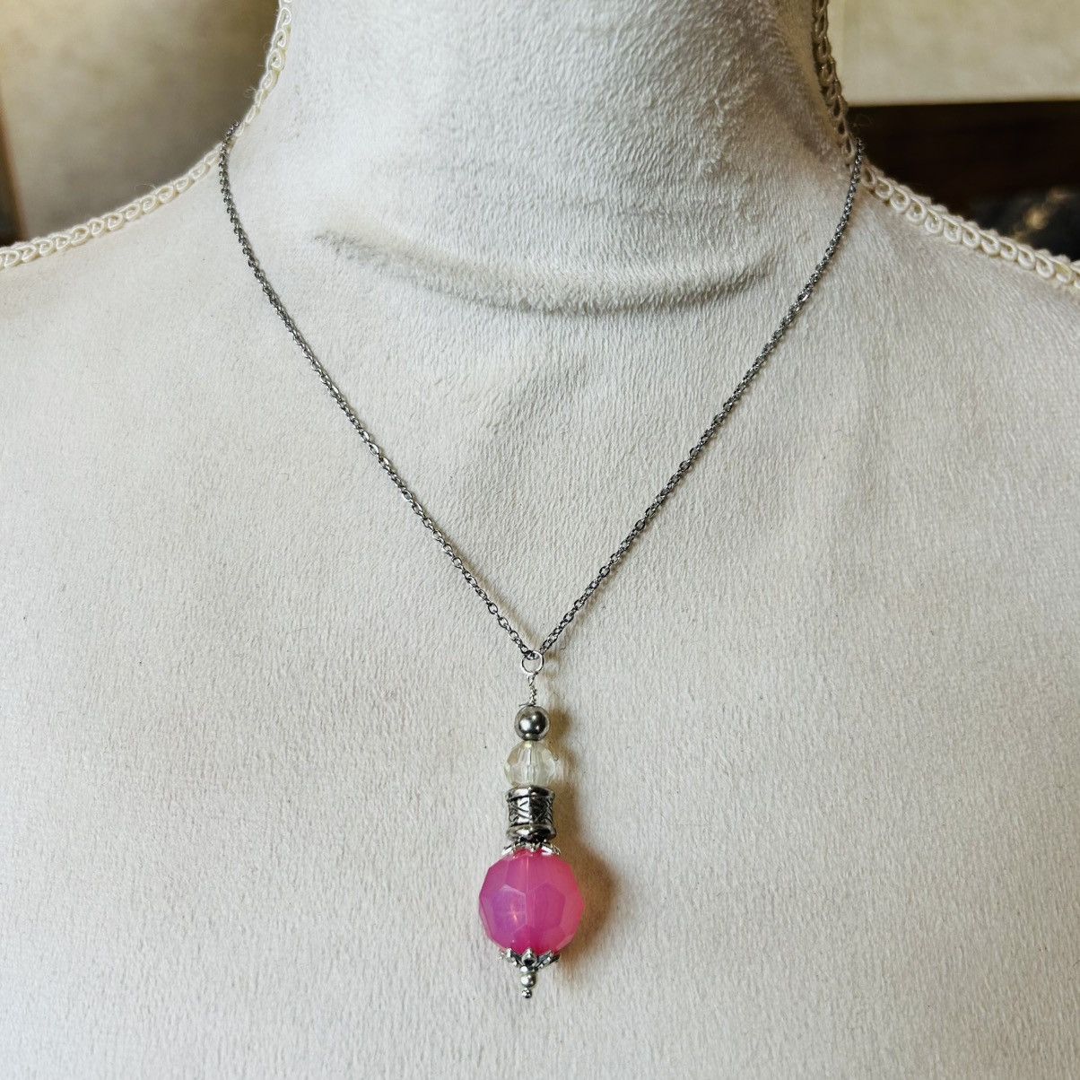 Handmade Handcrafted faceted crystal vintage lucite pendant necklace Size ONE SIZE - 3 Thumbnail