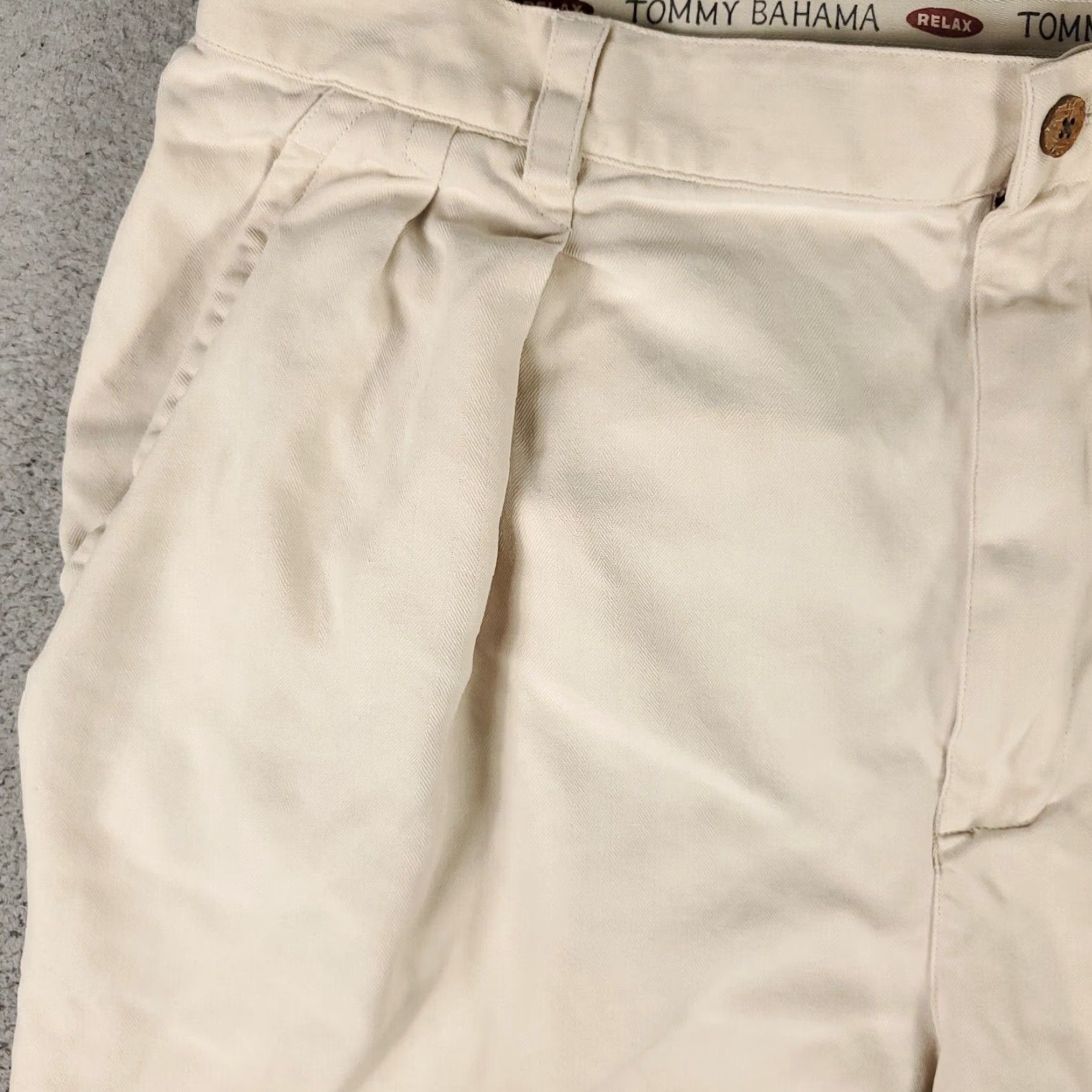 Tommy Bahama VINTAGE Tommy Bahama Shorts Men Size 38 Beige Silk Pleated Chino Casual Dress Seasonal Size US 38 / EU 54 - 2 Thumbnail