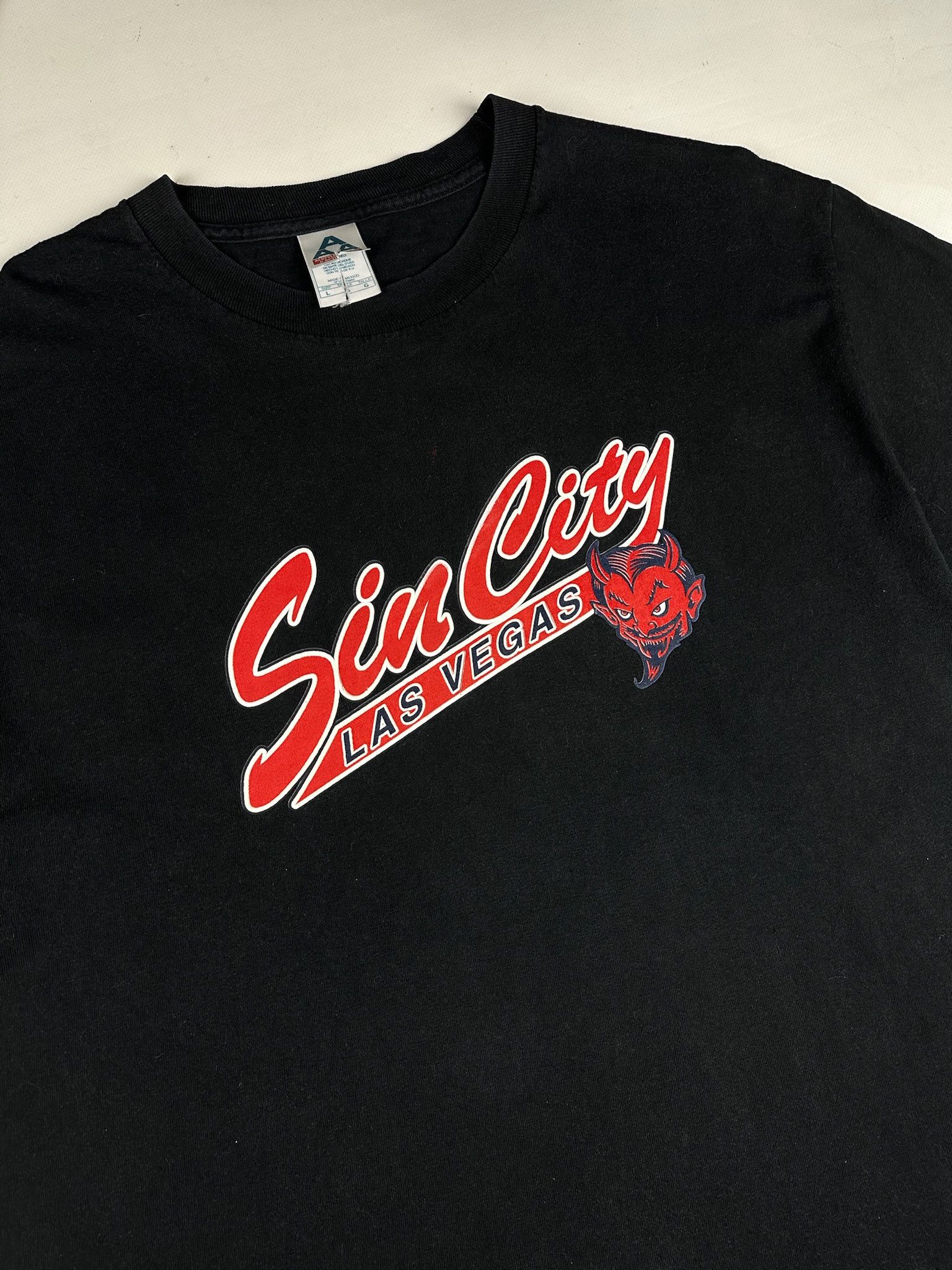 Other VINTAGE Y2K SIN CITY LAS VEGAS DEVIL T SHIRT Size US L / EU 52-54 / 3 - 2 Thumbnail