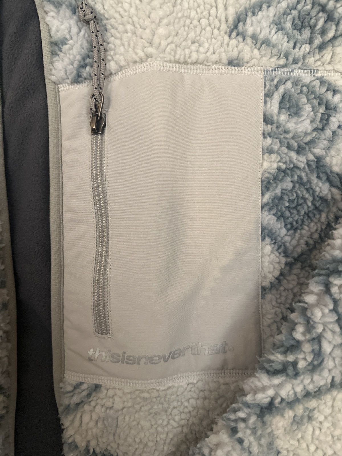 thisisneverthat RARE Korean BLUE & WHITE Patterned Fleece Size US M / EU 48-50 / 2 - 3 Thumbnail