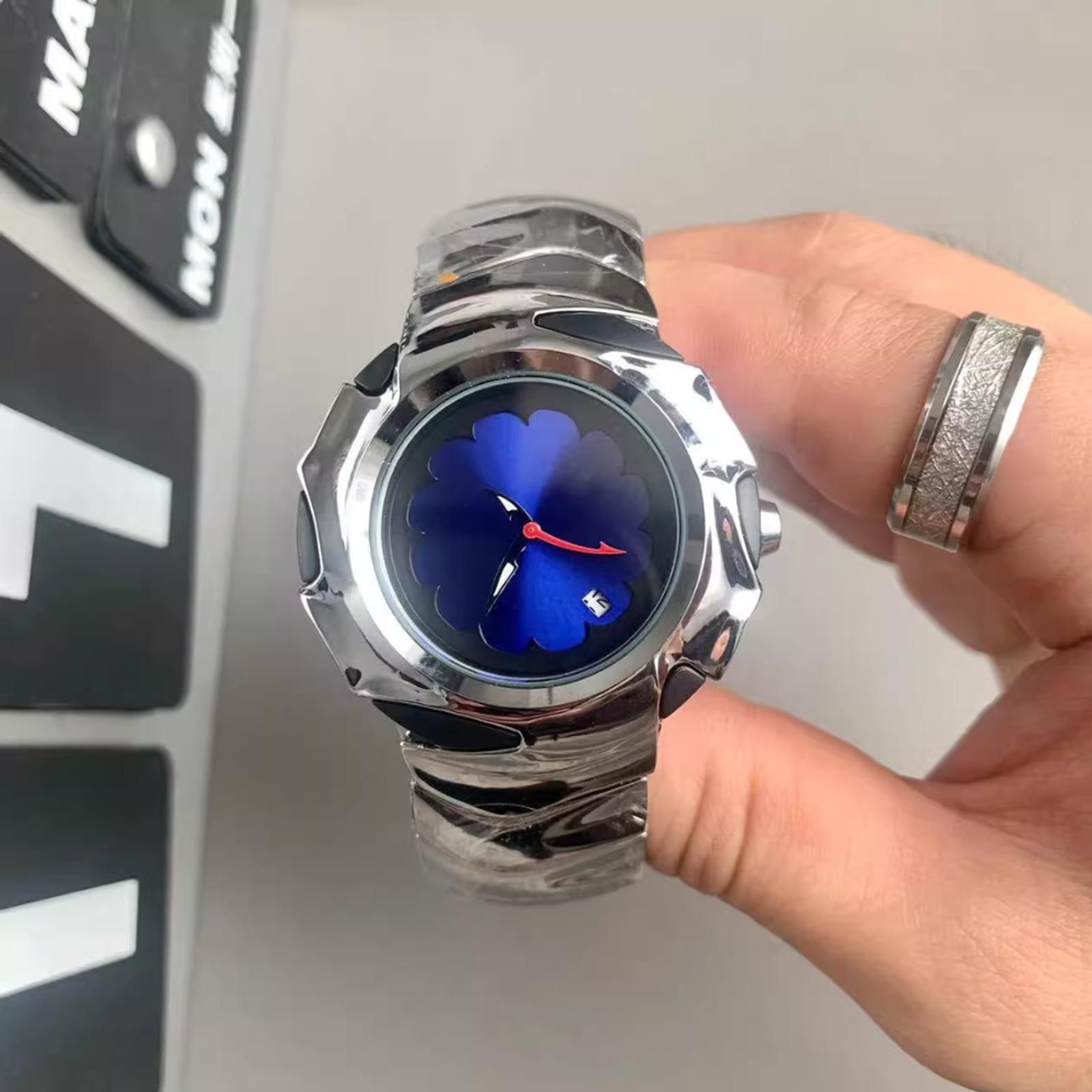 Other Blade Quartz Watch – Irregular Strap Size ONE SIZE - 3 Thumbnail