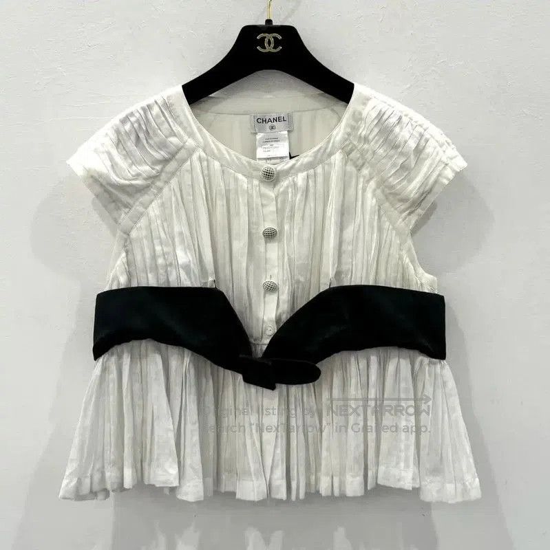 Chanel Chanel White Cotton Pleated T-Shirt for Women . Size XL / US 12-14 / IT 48-50 - 1 Thumbnail