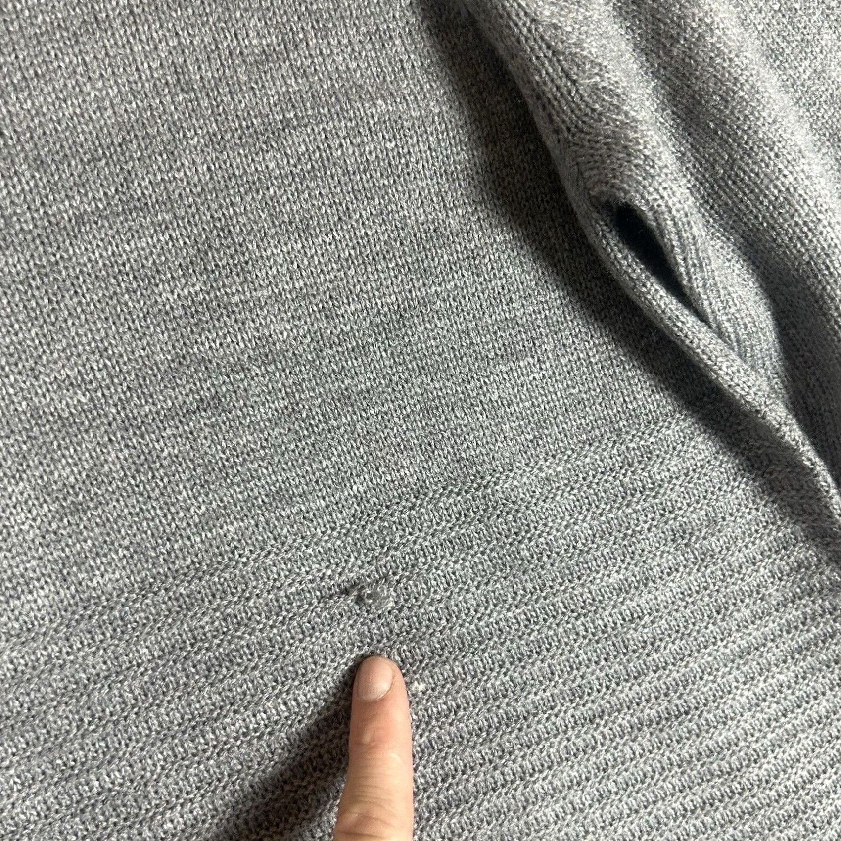 Croft & Barrow Croft & Barrow Womens Knit V-Neck Sweater L Long Sleeve NWT Gray Accents: Breathable Lightweight Pullover Knit 100% Acrylic Size L / US 10 / IT 46 - 2 Thumbnail