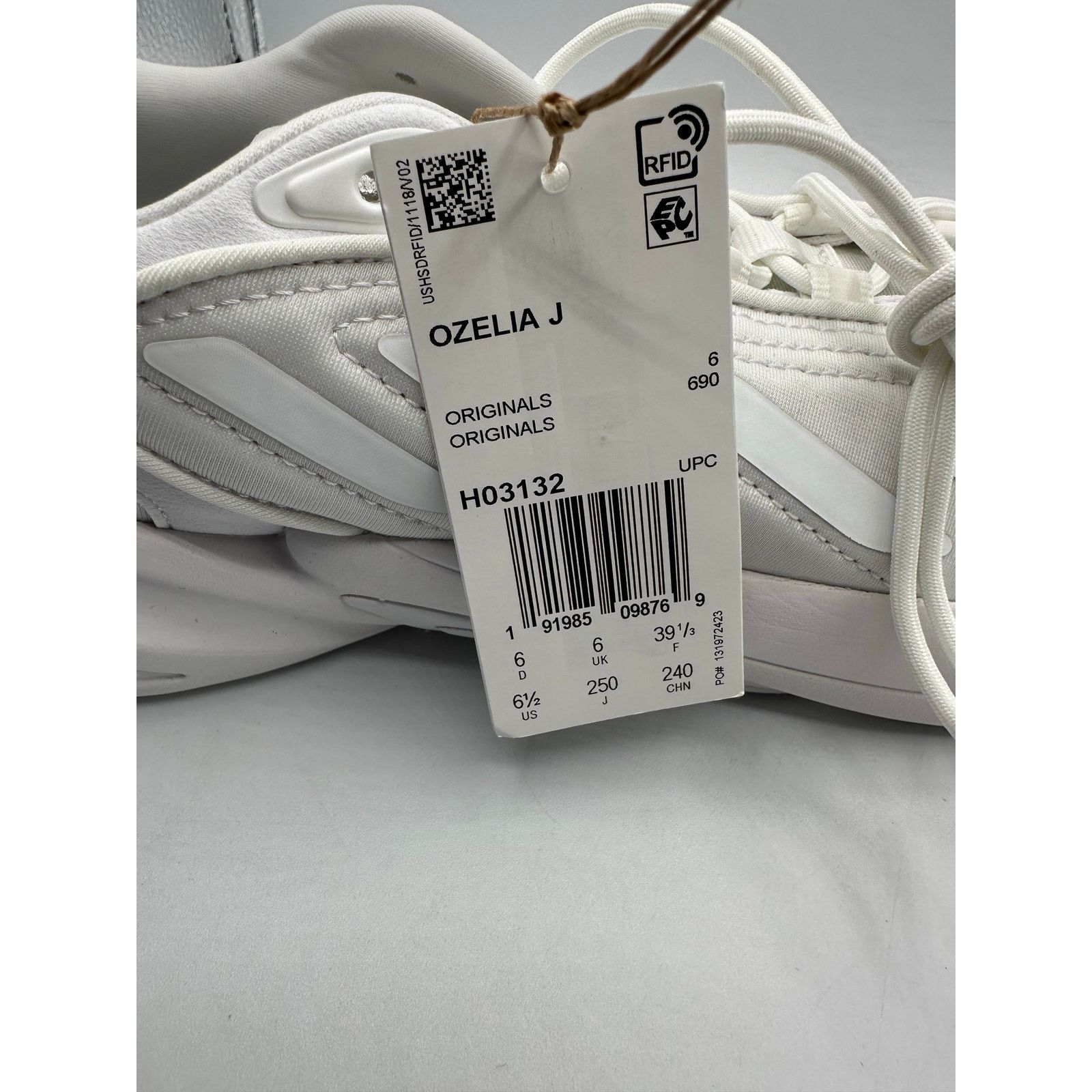 Adidas Adidas Ozelia J “Triple White” size 6.5y Size US 8 / IT 38 - 7 Thumbnail