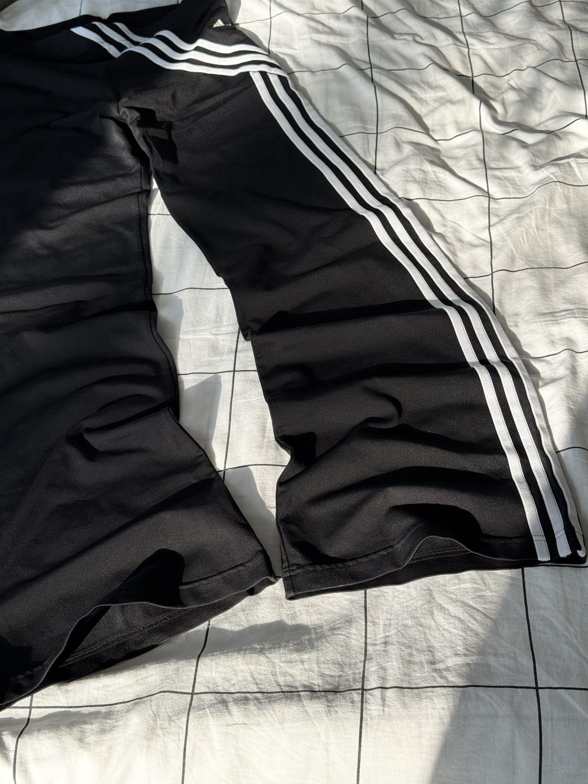 Adidas Very Rare Adidas 3 Stripe Sexy Yoga Low Waisted Flared Size 28" / US 6 / IT 42 - 13 Thumbnail