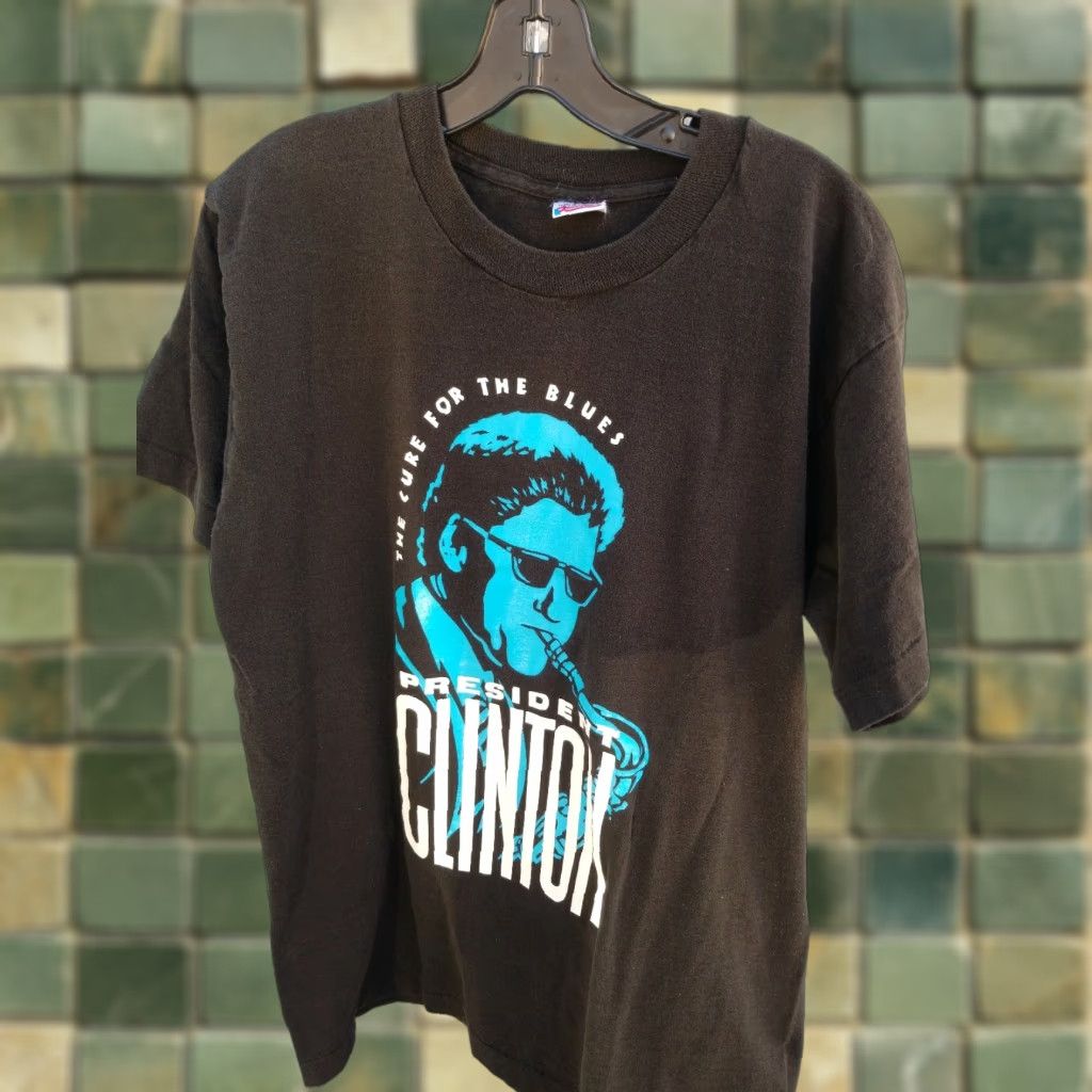 Fruit Of The Loom VINTAGE CURE FOR BLUES Bill Clinton Mens Large T-Shirt Black USA VTG Shirt Mens L Black Clinton Graphic Tee USA Patterned Art Size US L / EU 52-54 / 3 - 1 Thumbnail