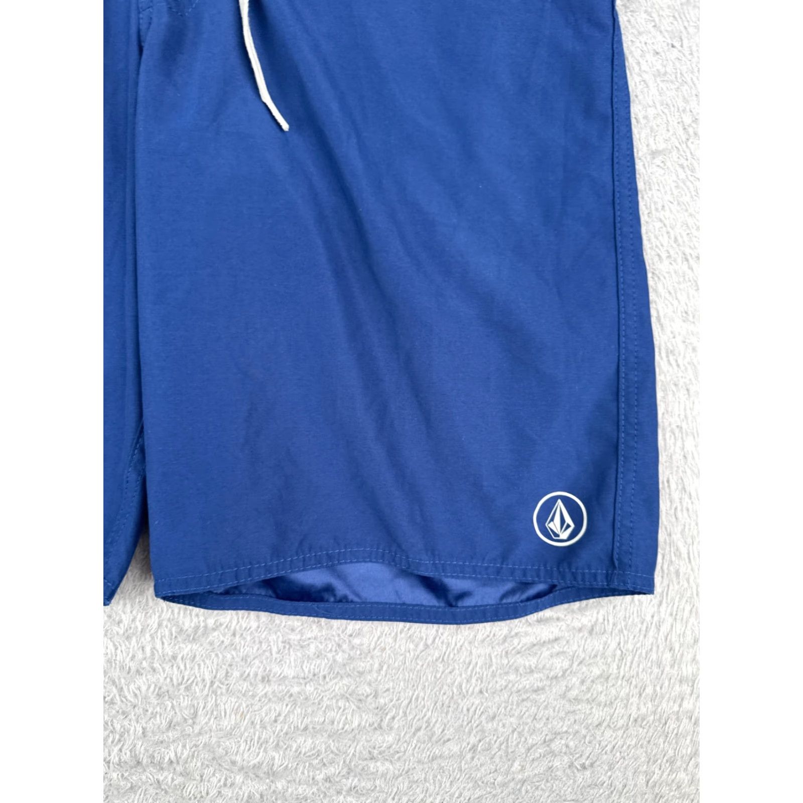 Volcom Volcom Board Shorts Mens 36 Blue Red Floral Polyester Beach Swim Trunks 36x10 Pockets Drawstring Mens Size US 36 / EU 52 - 2 Thumbnail