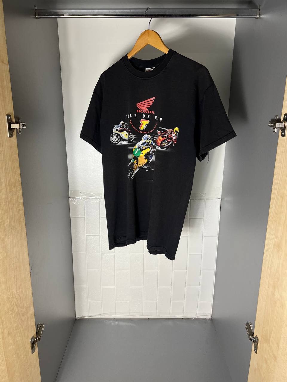 NASCAR VINTAGE HONDA ISLE OF MAN MOTORCYCLE T-SHIRT RACING Y2K 90s Size US L / EU 52-54 / 3 - 7 Thumbnail