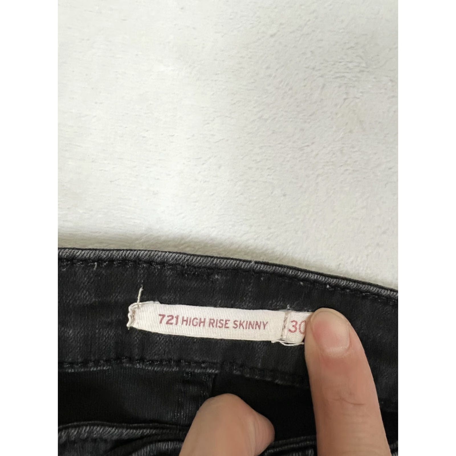 Levi's VINTAGE? No. Levi's 721 High Rise Skinny Jeans Womens 30 Black Denim Stretch Cropped Size 30" / US 8 / IT 44 - 4 Thumbnail