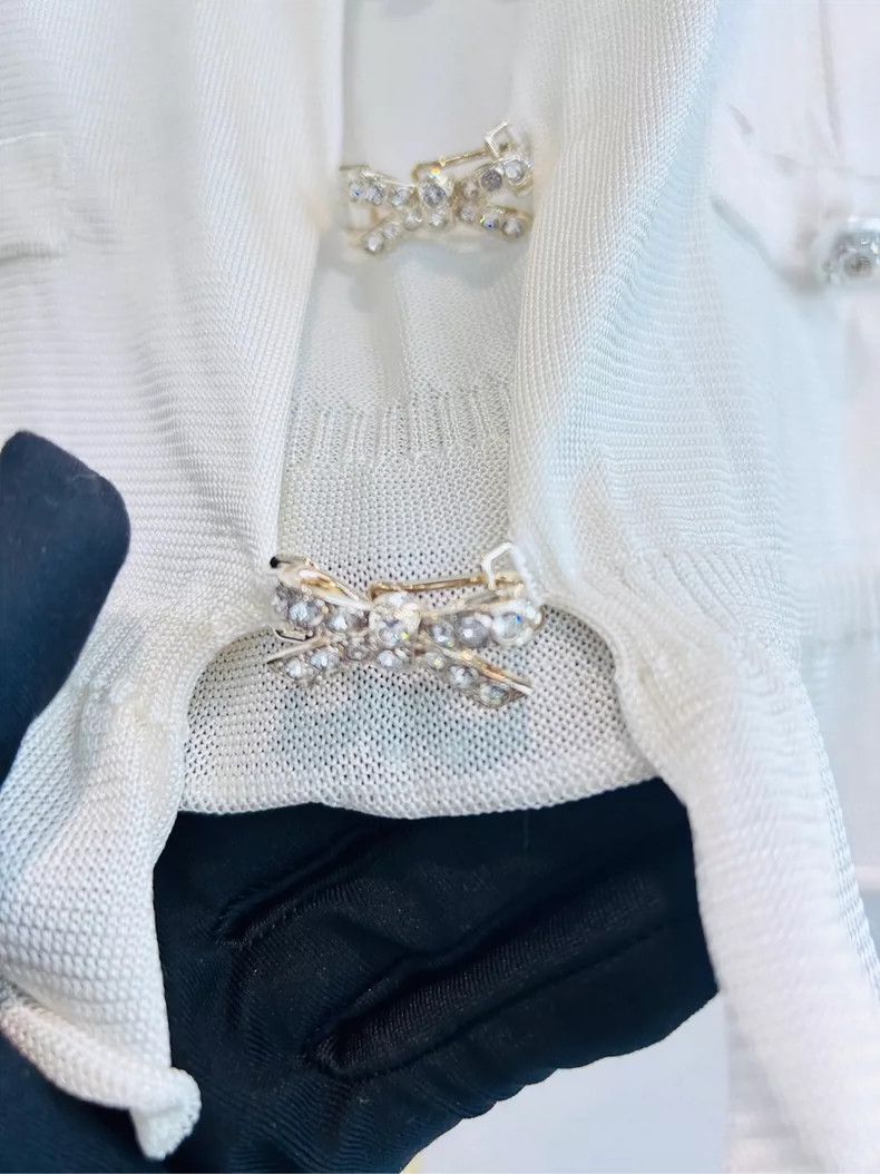 Chanel Chanel 23s white bow diamond buckle cardigan coat Size XS / US 0-2 / IT 36-38 - 3 Thumbnail